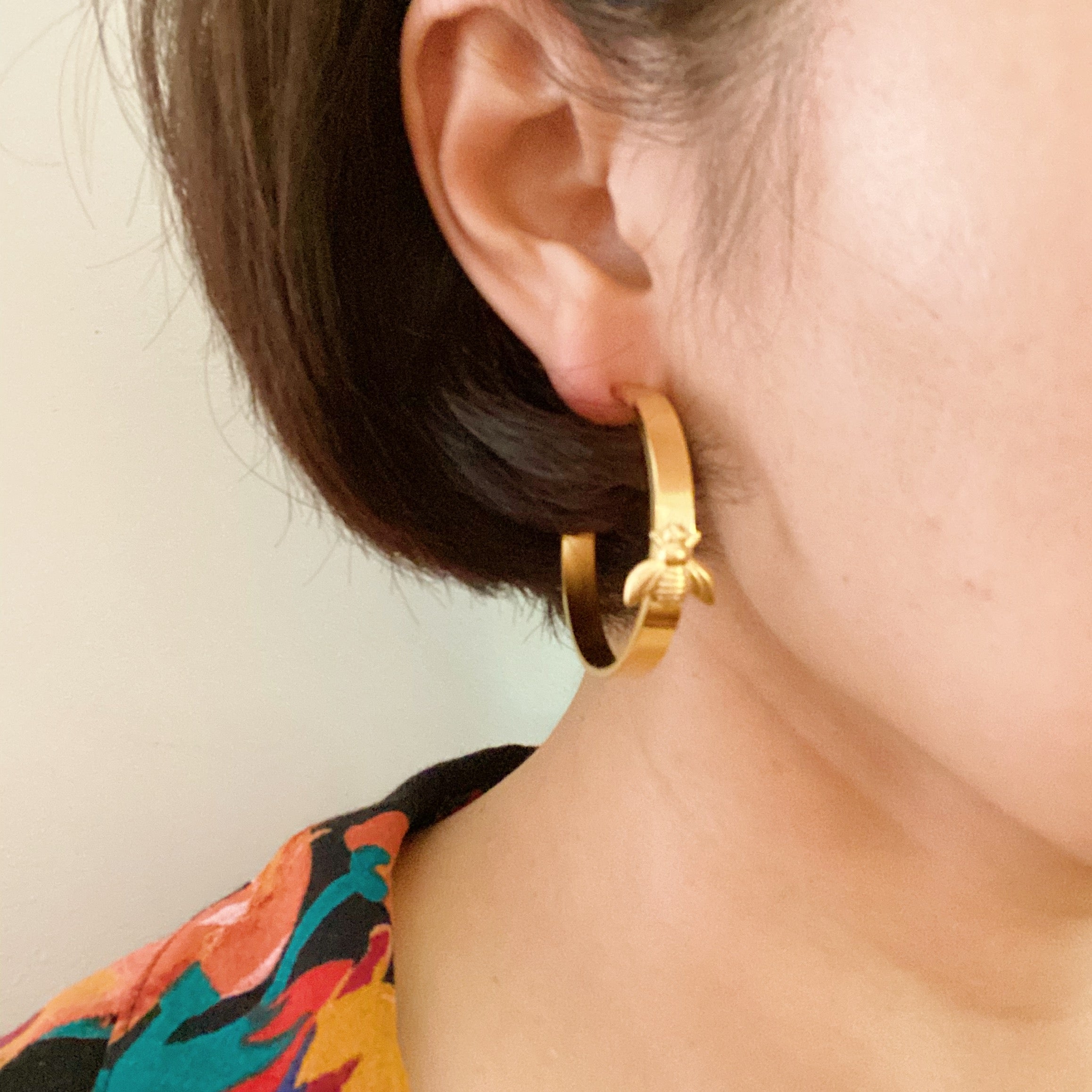 Elegant Bee Lovely Hoop Earrings featuring a bee accent, crafted from stainless steel and 18K gold plated.