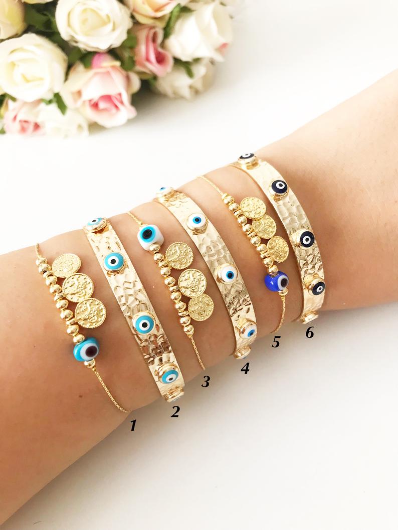 A beautiful Blue Evil Eye Bead Bracelet featuring a gold link chain and a vibrant Murano bead, symbolizing protection and elegance.