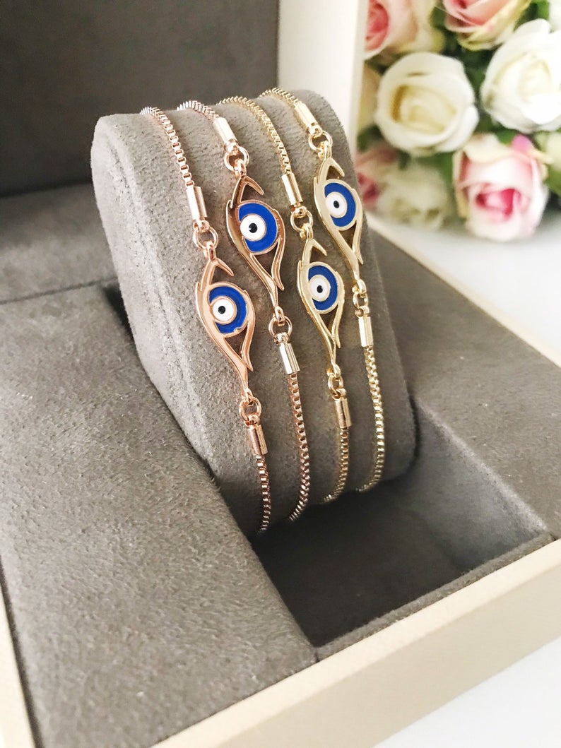 A beautiful blue evil eye bracelet in rose gold, featuring an adjustable design and a striking evil eye charm.