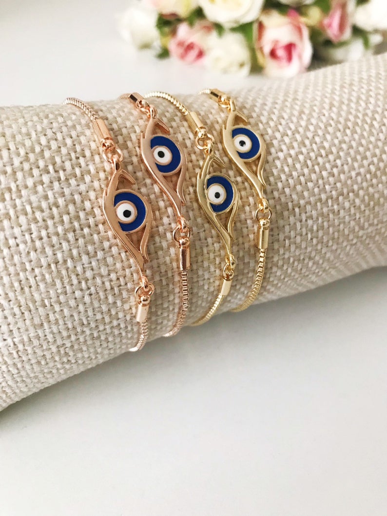 A beautiful blue evil eye bracelet in rose gold, featuring an adjustable design and a striking evil eye charm.