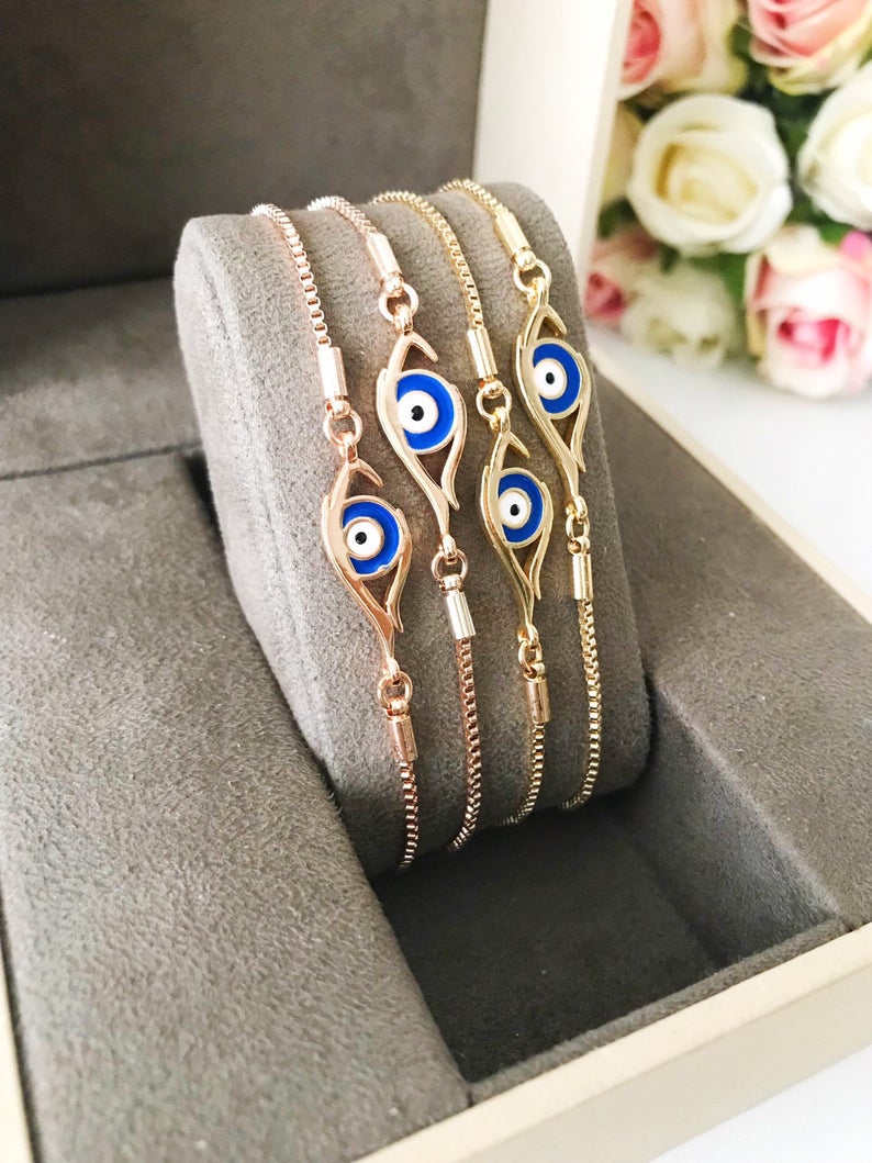 A beautiful blue evil eye bracelet in rose gold, featuring an adjustable design and a striking evil eye charm.