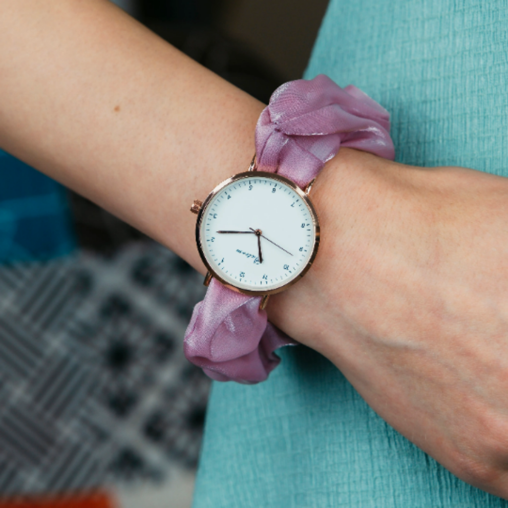 Blue Handmade Elastic Strap Bracelet Wristwatch with a stylish fabric strap and elegant 32mm analog metal dial.