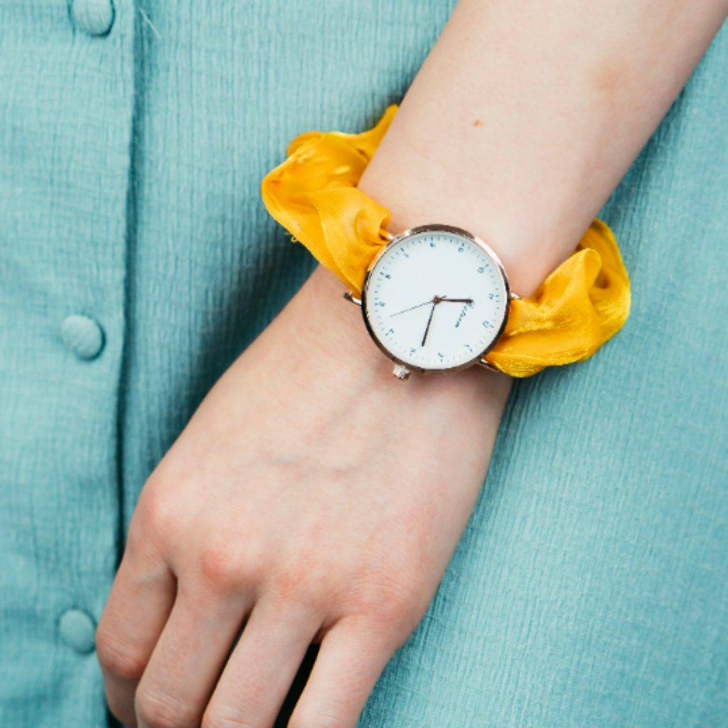 Blue Handmade Elastic Strap Bracelet Wristwatch with a stylish fabric strap and elegant 32mm analog metal dial.