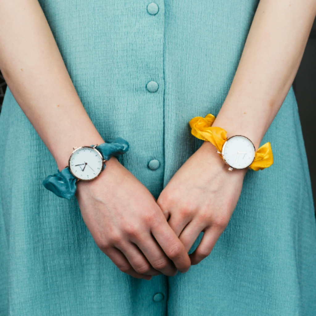 Blue Handmade Elastic Strap Bracelet Wristwatch with a stylish fabric strap and elegant 32mm analog metal dial.