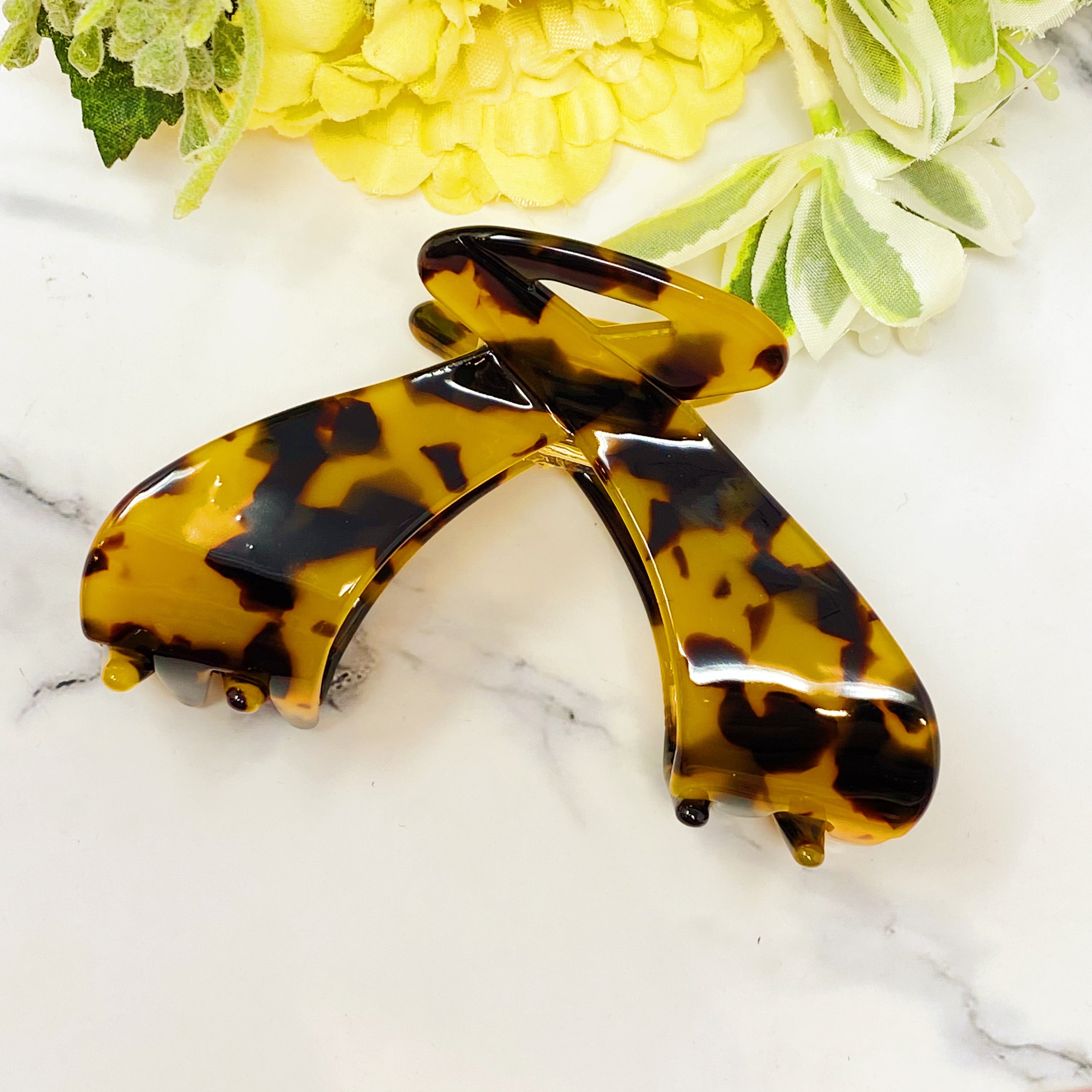 Acrylic Bow Lovers Hair Claw in a stylish curved design, perfect for securing full hair.