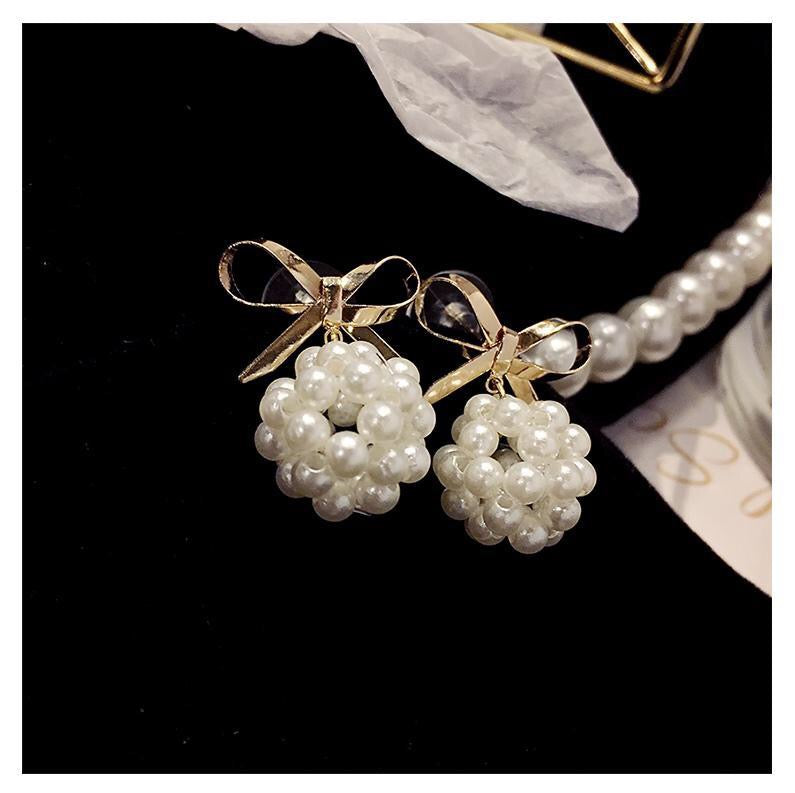 Elegant Bowknot with Pearl Hydrangea Earring featuring a chic design in alloy and plastic.