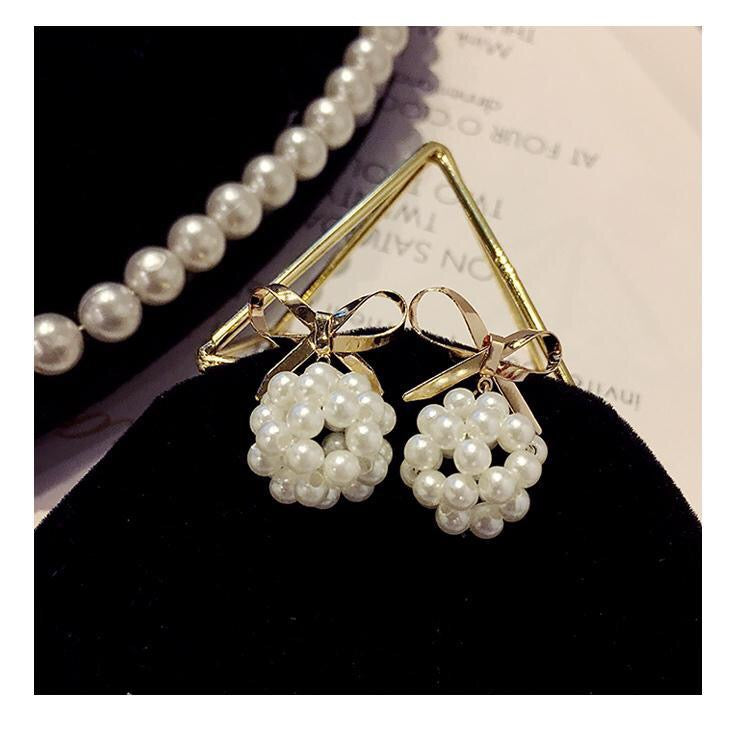 Elegant Bowknot with Pearl Hydrangea Earring featuring a chic design in alloy and plastic.