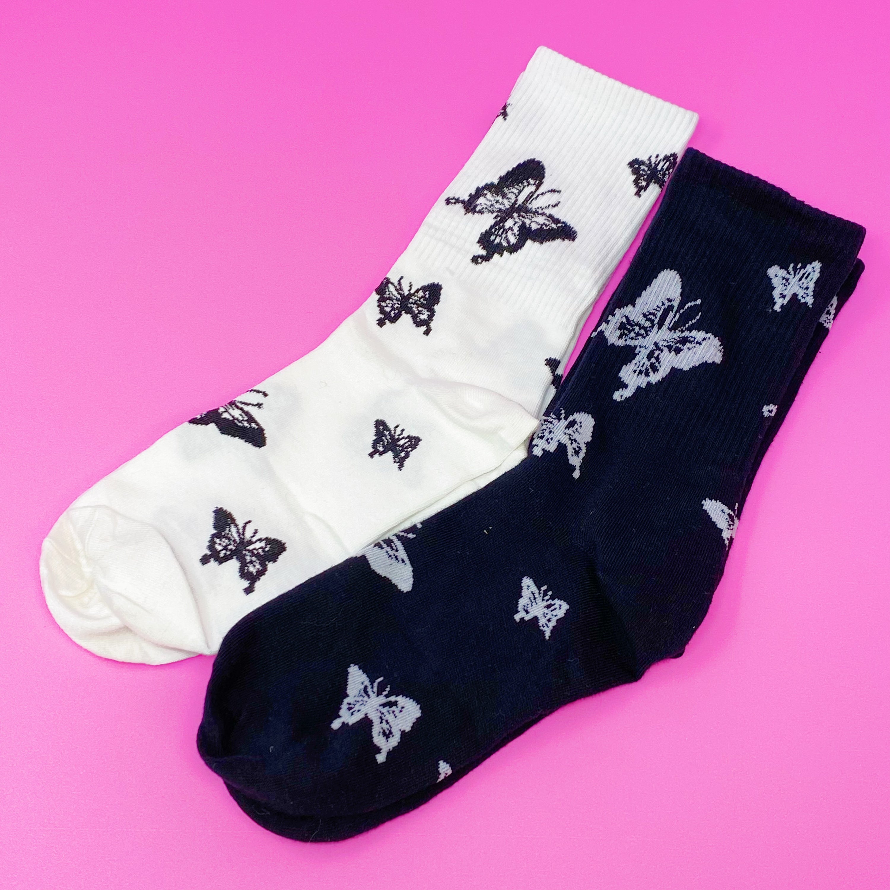 Butterfly In The Air Socks Set featuring colorful butterfly designs, packaged in a clear cello bag with logo sticker.