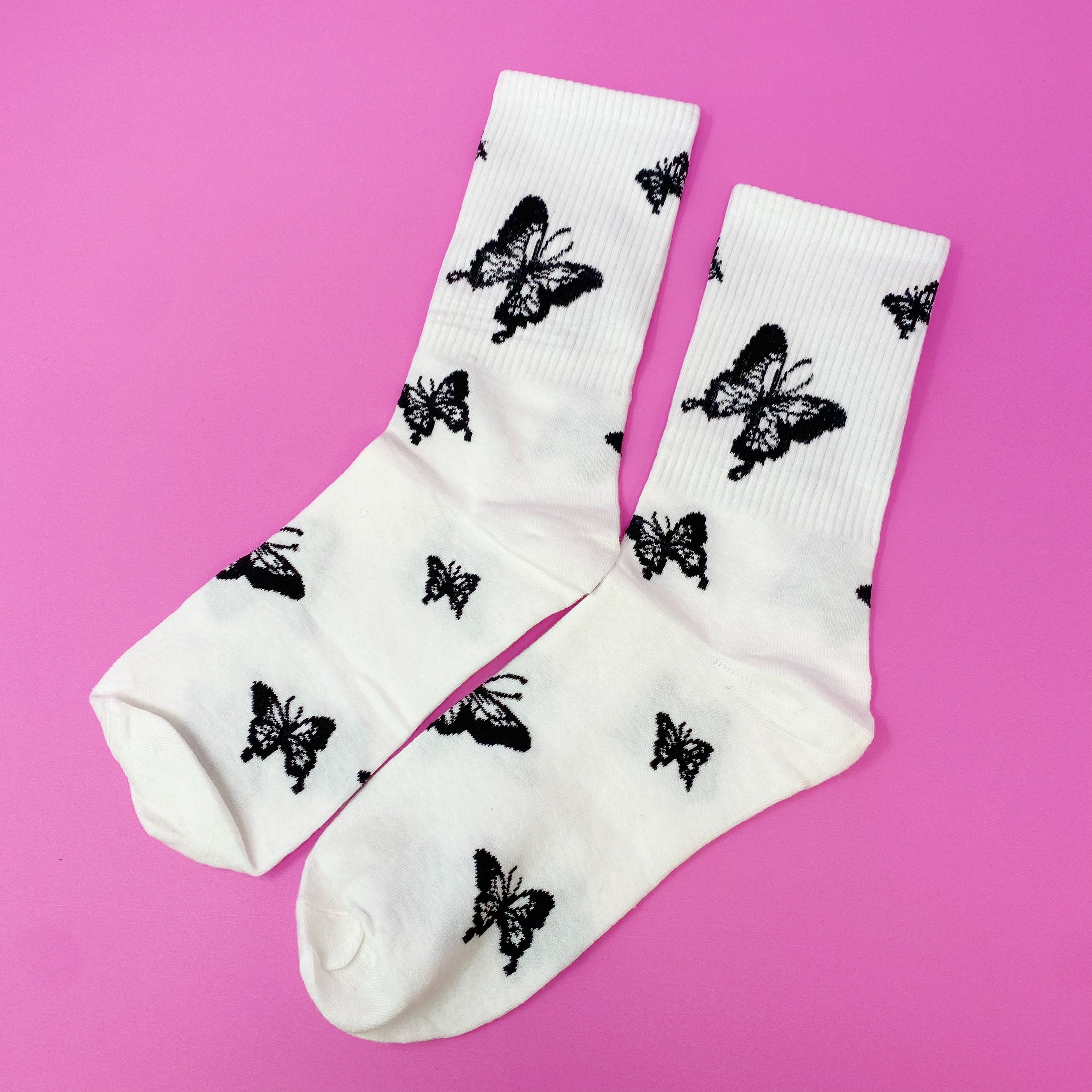 Butterfly In The Air Socks Set featuring colorful butterfly designs, packaged in a clear cello bag with logo sticker.