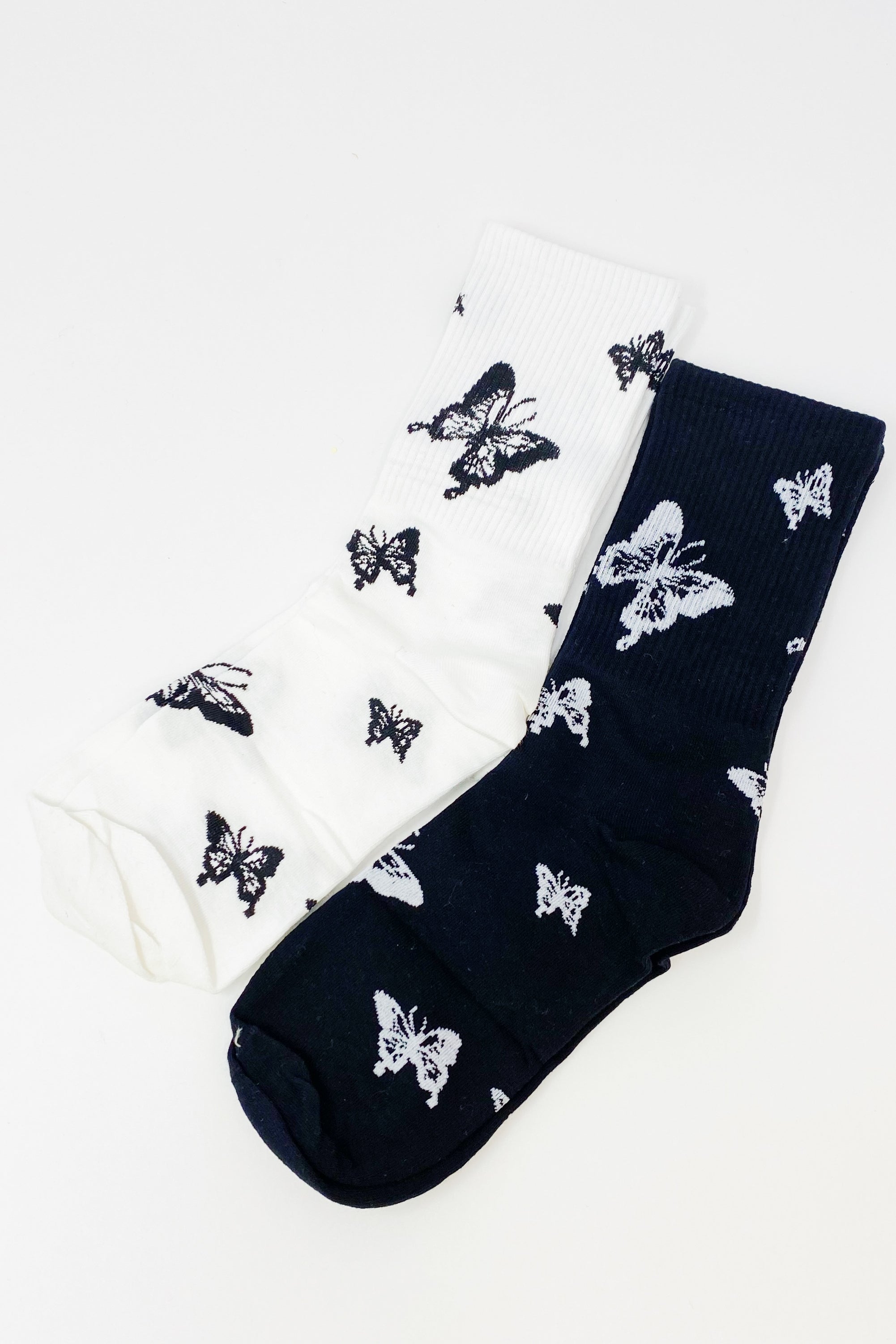 Butterfly In The Air Socks Set featuring colorful butterfly designs, packaged in a clear cello bag with logo sticker.