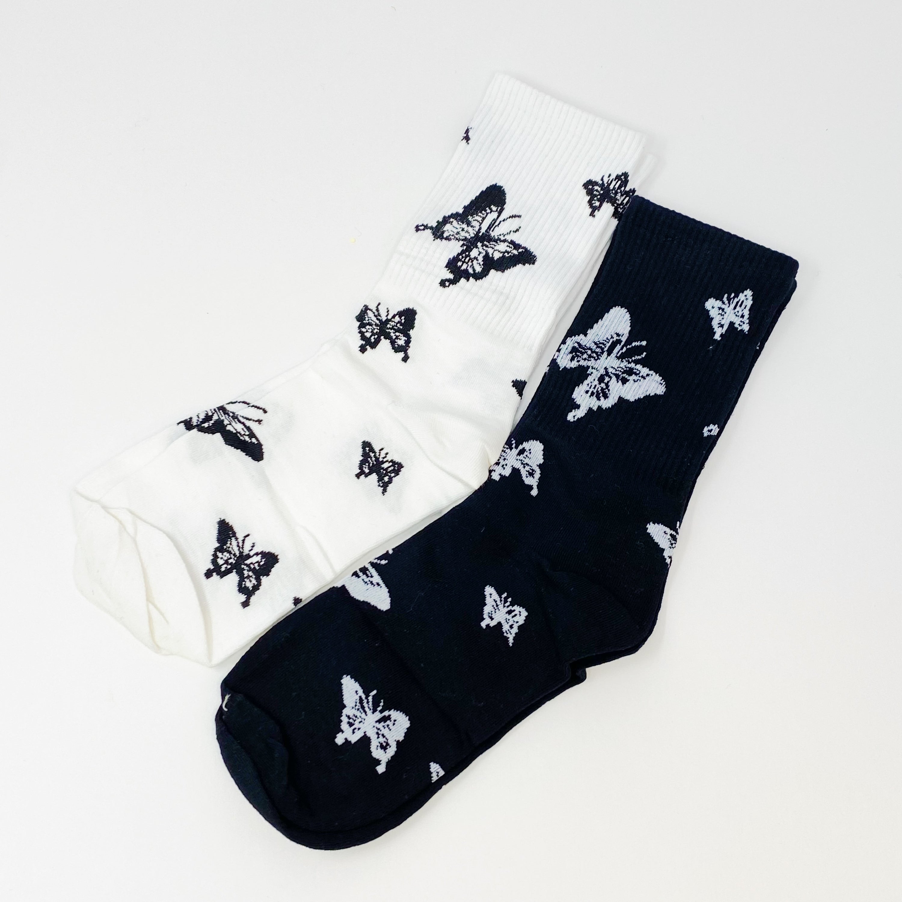 Butterfly In The Air Socks Set featuring colorful butterfly designs, packaged in a clear cello bag with logo sticker.