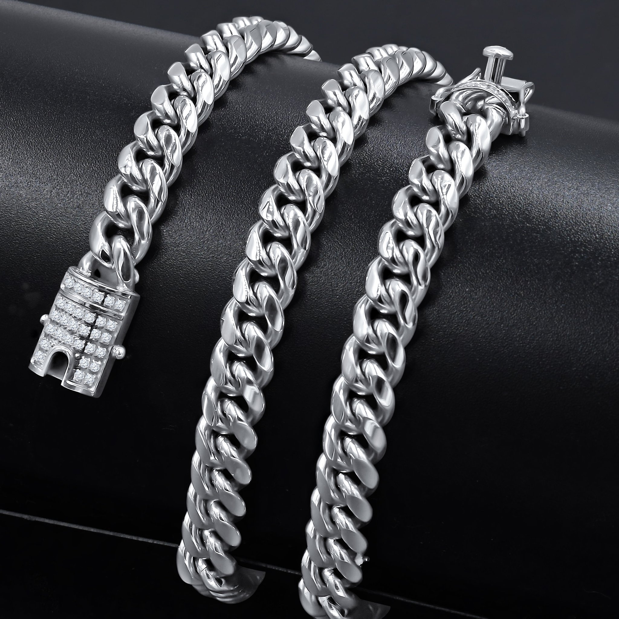 CANDOR Stainless Steel Chain with a 7 mm width, available in 20 and 24 inches, showcasing its sleek and stylish design.