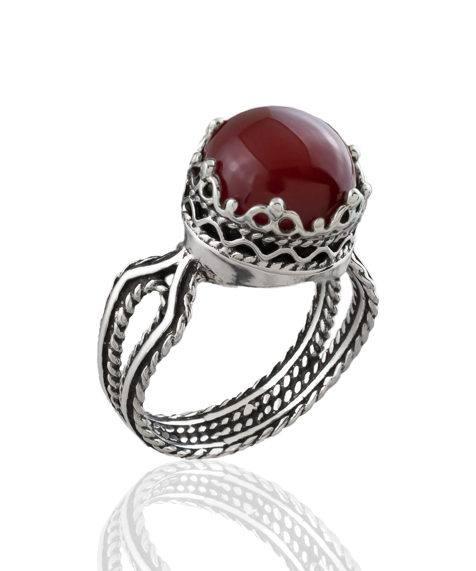 Elegant Carnelian gemstone filigree art cocktail ring made of 925 sterling silver, featuring a round cabochon cut stone.