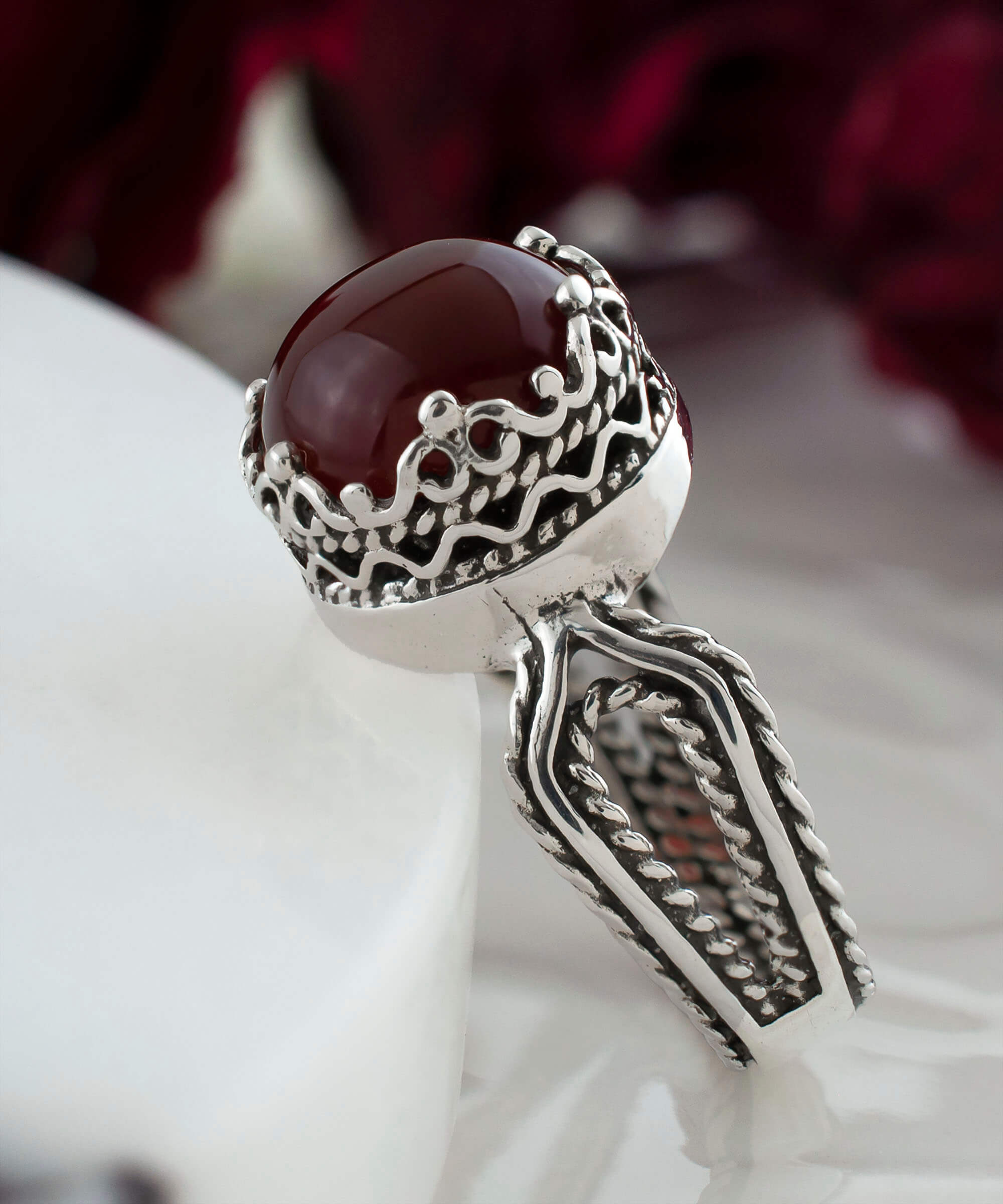 Elegant Carnelian gemstone filigree art cocktail ring made of 925 sterling silver, featuring a round cabochon cut stone.