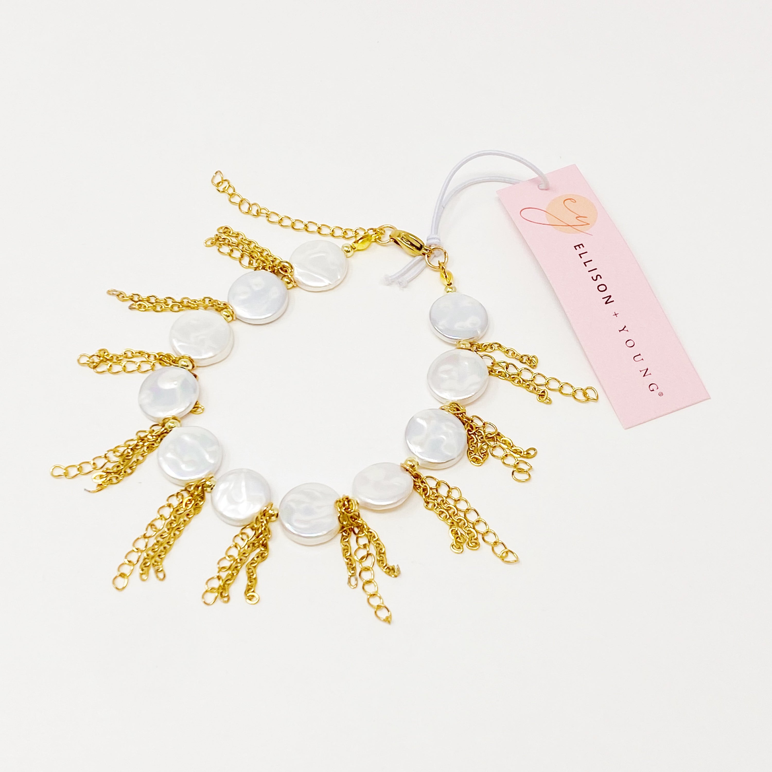 A stylish Chain Fringe Shell Pearl Bracelet featuring elegant shell pearls and edgy chain fringes, perfect for any occasion.