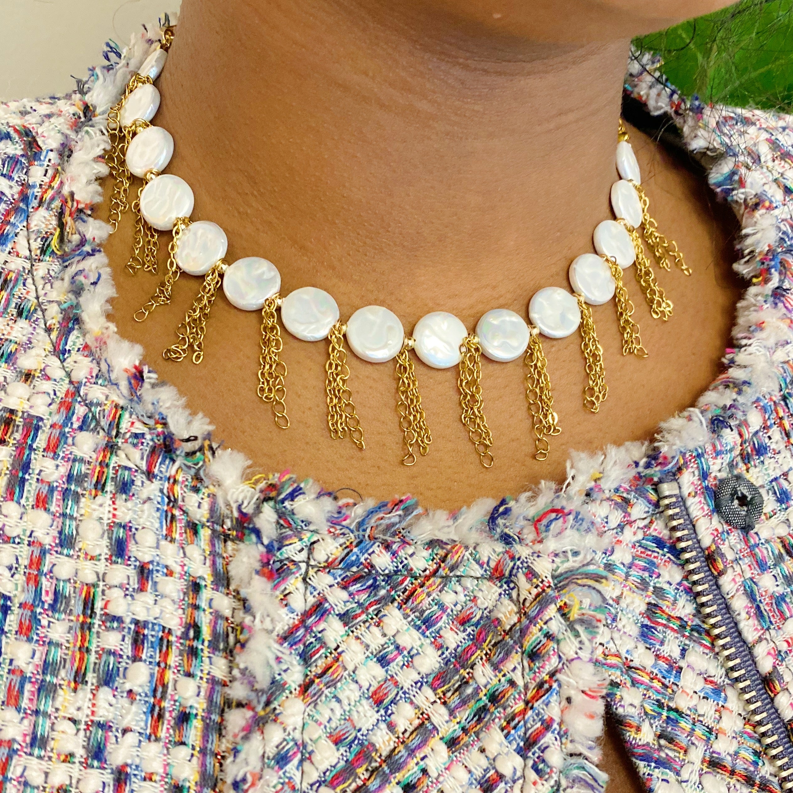 A stylish Chain Fringe Shell Pearl Necklace featuring elegant shell pearls and chic chain fringes, perfect for any occasion.