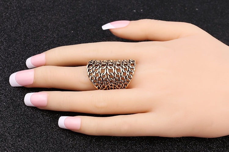 Chains-web Ring made of alloy, featuring a unique design and lightweight structure, perfect for stylish wear.