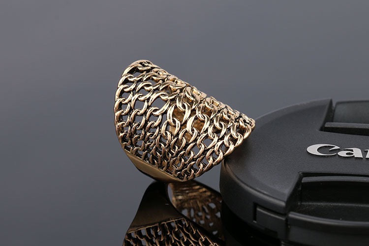 Chains-web Ring made of alloy, featuring a unique design and lightweight structure, perfect for stylish wear.