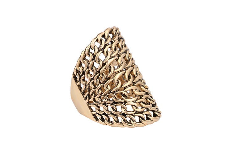 Chains-web Ring made of alloy, featuring a unique design and lightweight structure, perfect for stylish wear.