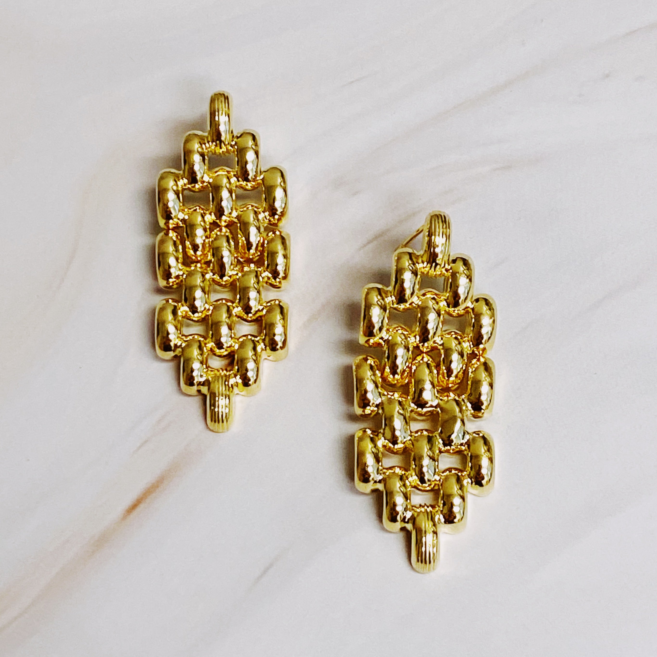 Charm Of City Girl Chain Earrings featuring a lightweight, modern design in gold or rhodium plating, perfect for chic outfits.