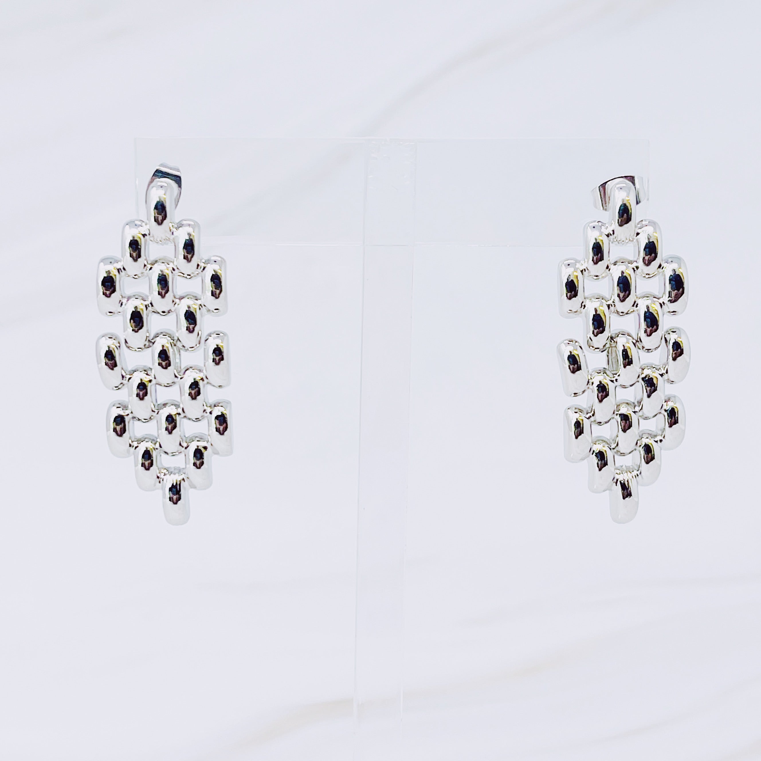 Charm Of City Girl Chain Earrings featuring a lightweight, modern design in gold or rhodium plating, perfect for chic outfits.