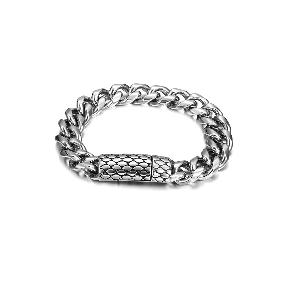 Chunky Curb Chain Bracelet made of 316L surgical stainless steel with 14K gold PVD plating, showcasing a bold and stylish design.