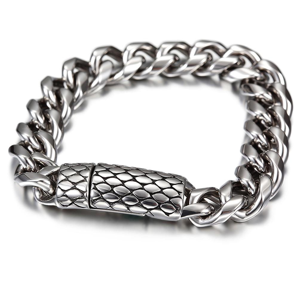 Chunky Curb Chain Bracelet made of 316L surgical stainless steel with 14K gold PVD plating, showcasing a bold and stylish design.