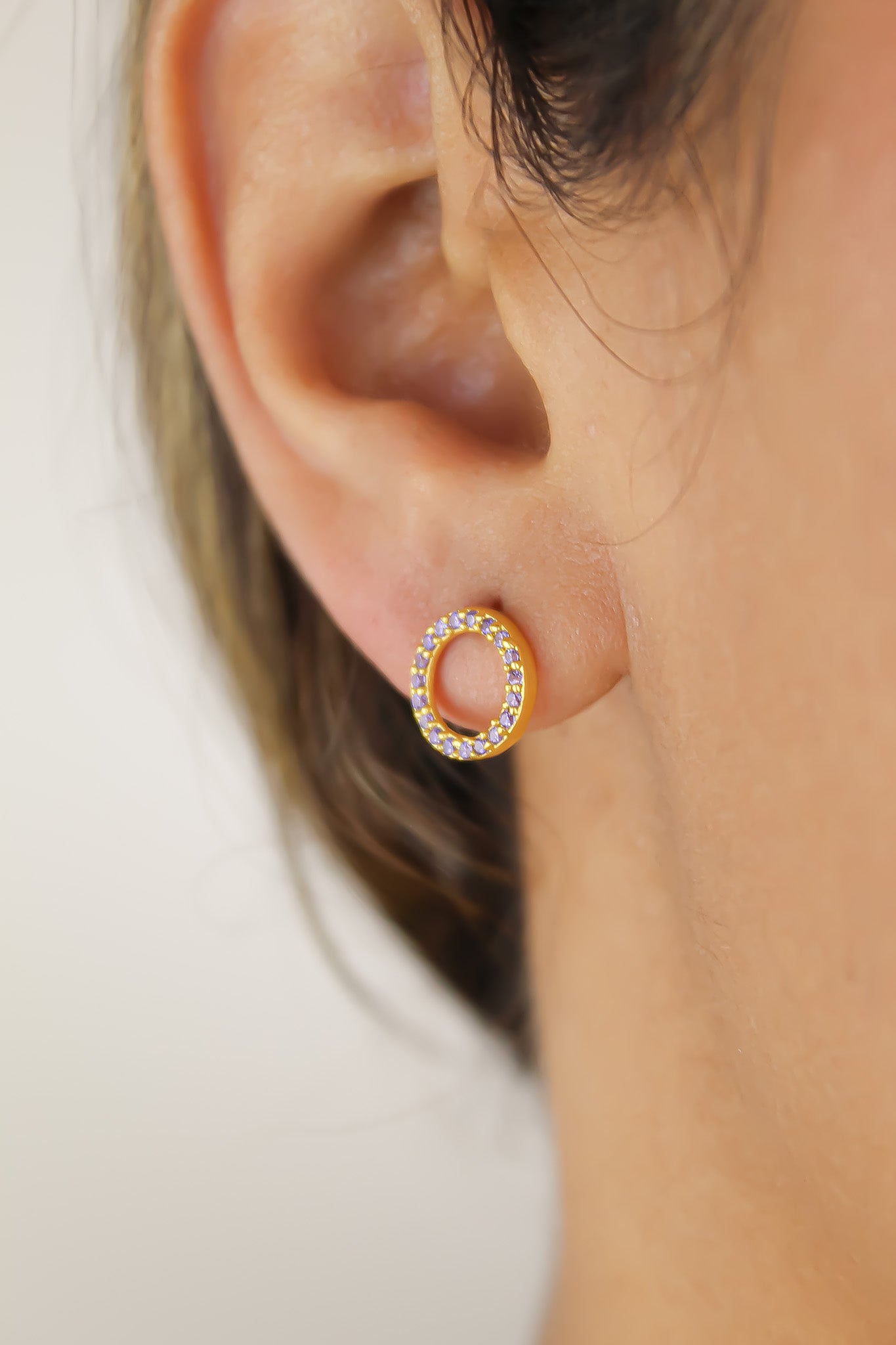 Elegant 18K gold-plated circle earrings adorned with sparkling zirconia stones, designed for pierced ears and hypoallergenic for sensitive skin.