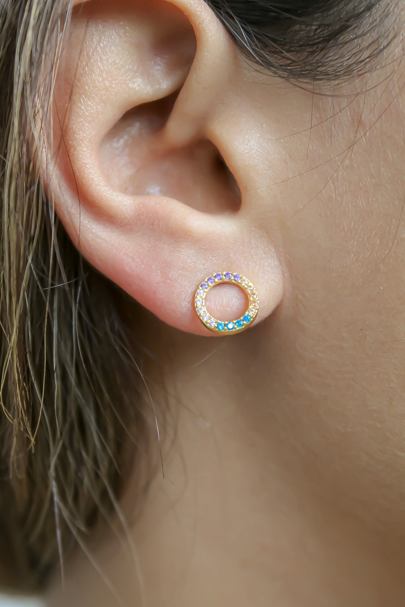 Elegant 18K gold-plated circle earrings adorned with sparkling zirconia stones, designed for pierced ears and hypoallergenic for sensitive skin.