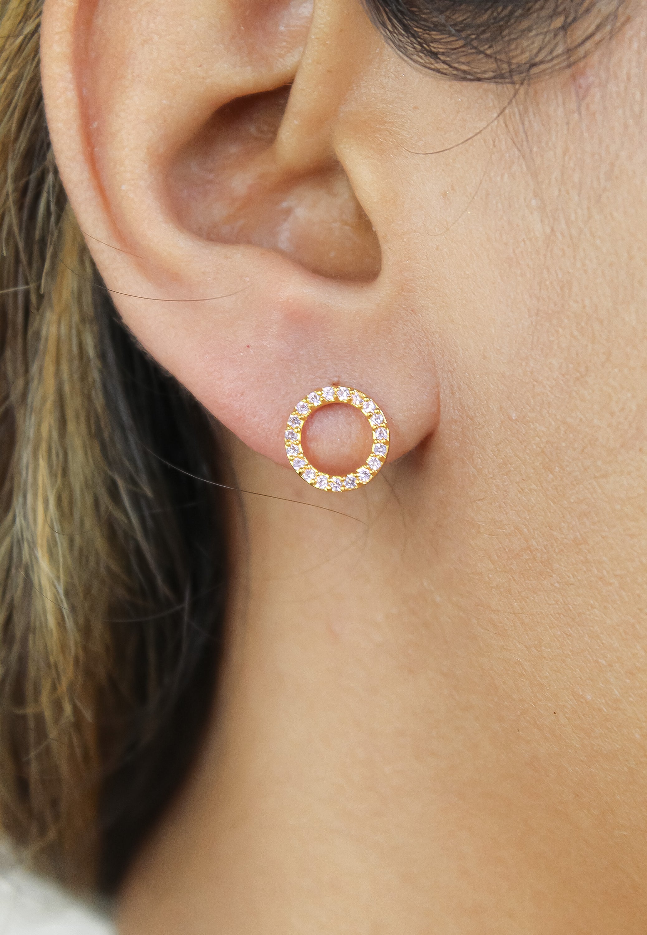 Elegant 18K gold-plated circle earrings adorned with sparkling zirconia stones, designed for pierced ears and hypoallergenic for sensitive skin.