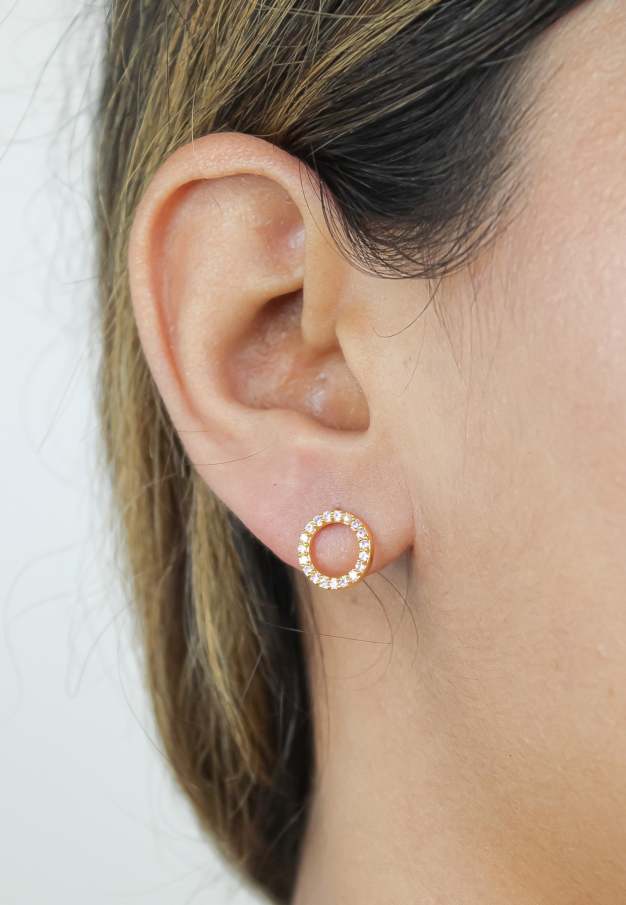 Elegant 18K gold-plated circle earrings adorned with sparkling zirconia stones, designed for pierced ears and hypoallergenic for sensitive skin.