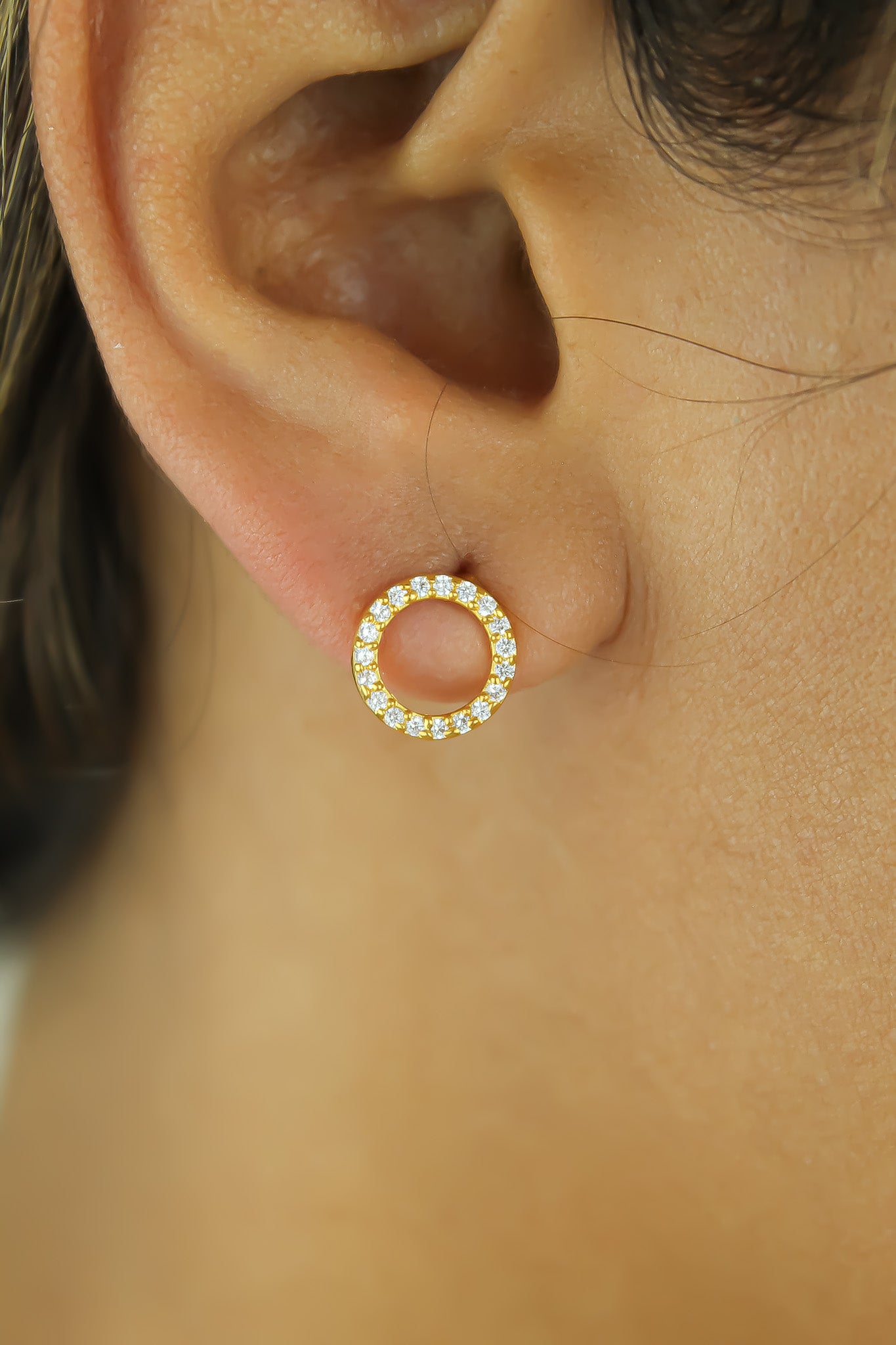 Elegant 18K gold-plated circle earrings adorned with sparkling zirconia stones, designed for pierced ears and hypoallergenic for sensitive skin.