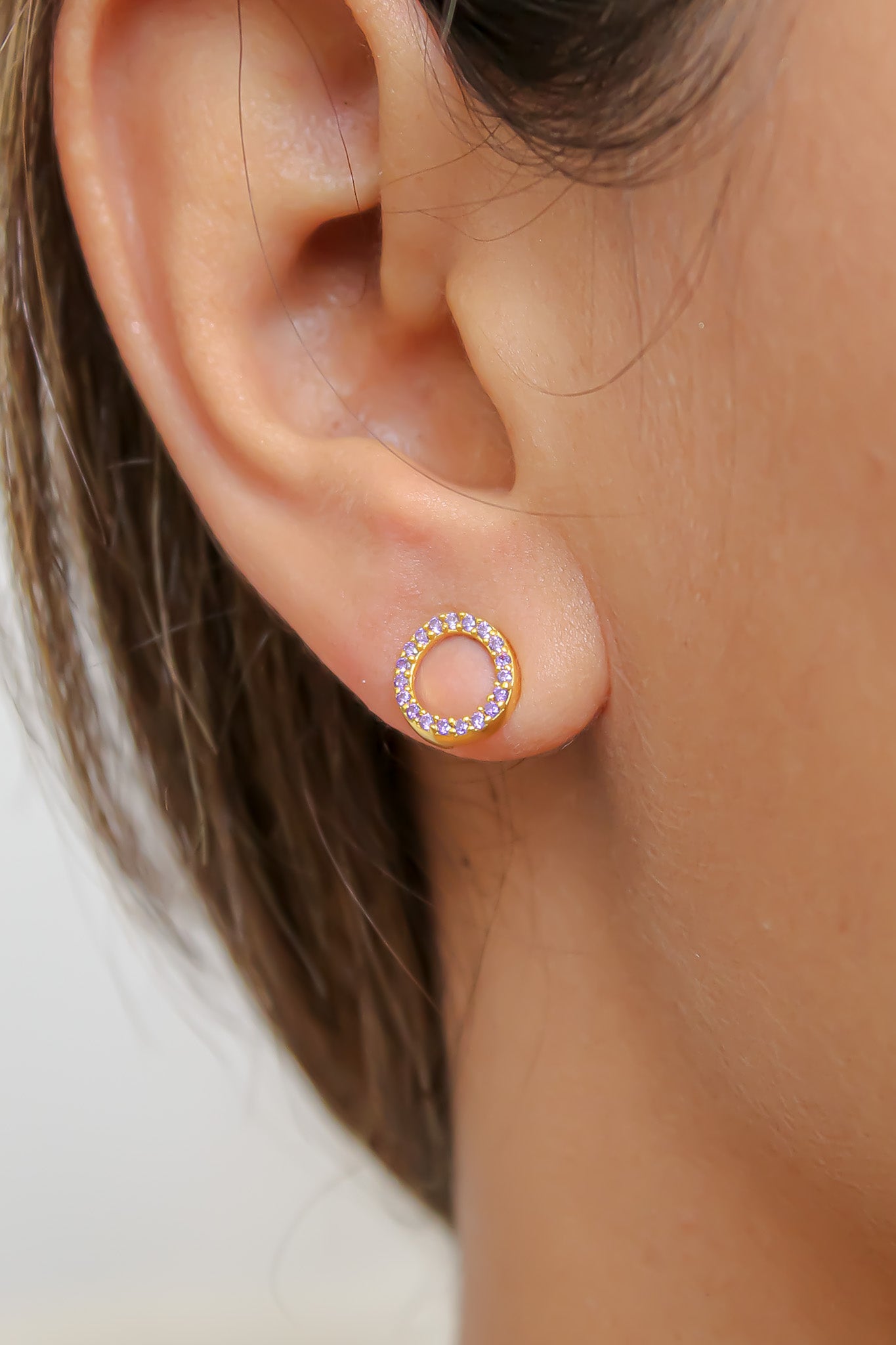 Elegant 18K gold-plated circle earrings adorned with sparkling zirconia stones, designed for pierced ears and hypoallergenic for sensitive skin.