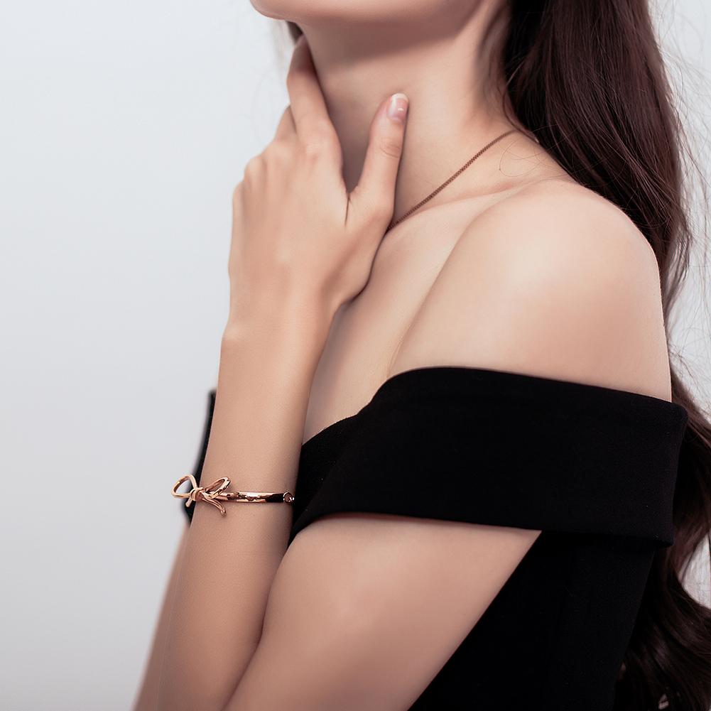 Classic Bow Bracelet made of 316L surgical stainless steel with 14K gold PVD plating, showcasing a delicate bow design.