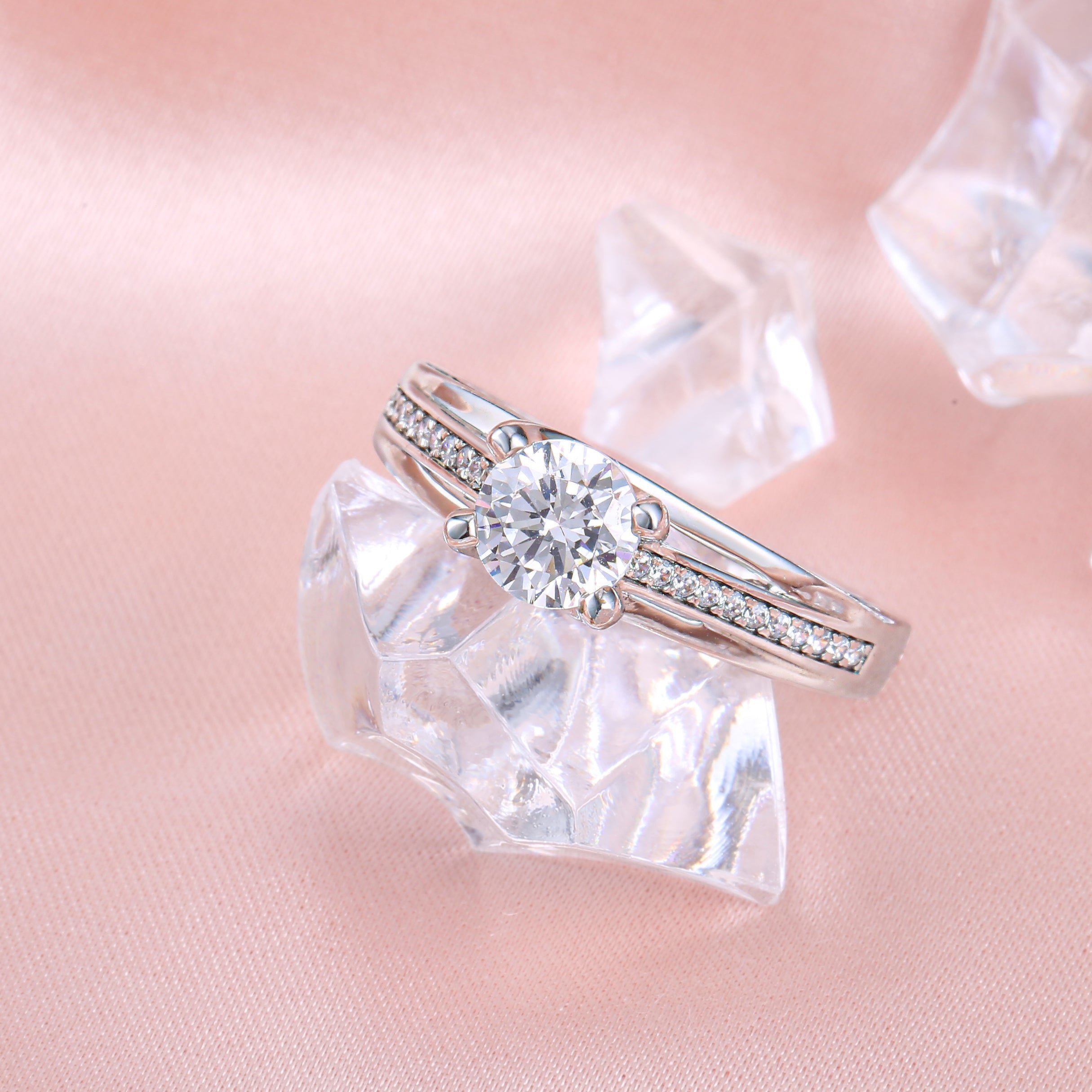 Classic Diamond shining bridal ring made of 925 Sterling Silver with a Lachouette stone, elegantly presented in a gift box.