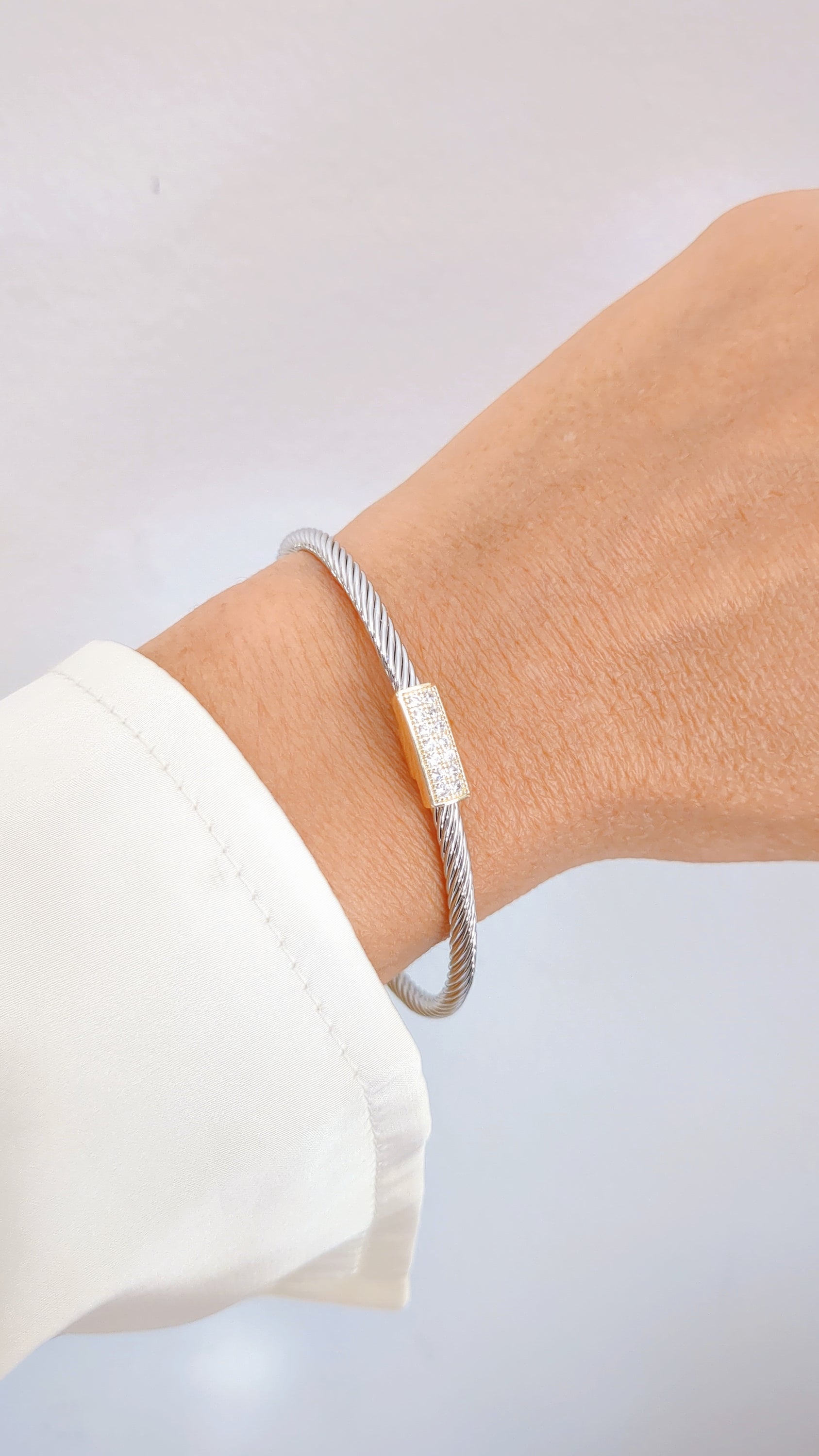 A stylish Classy Bracelet featuring a delicate cable pattern and simulated diamonds, crafted from stainless steel with rhodium plating.