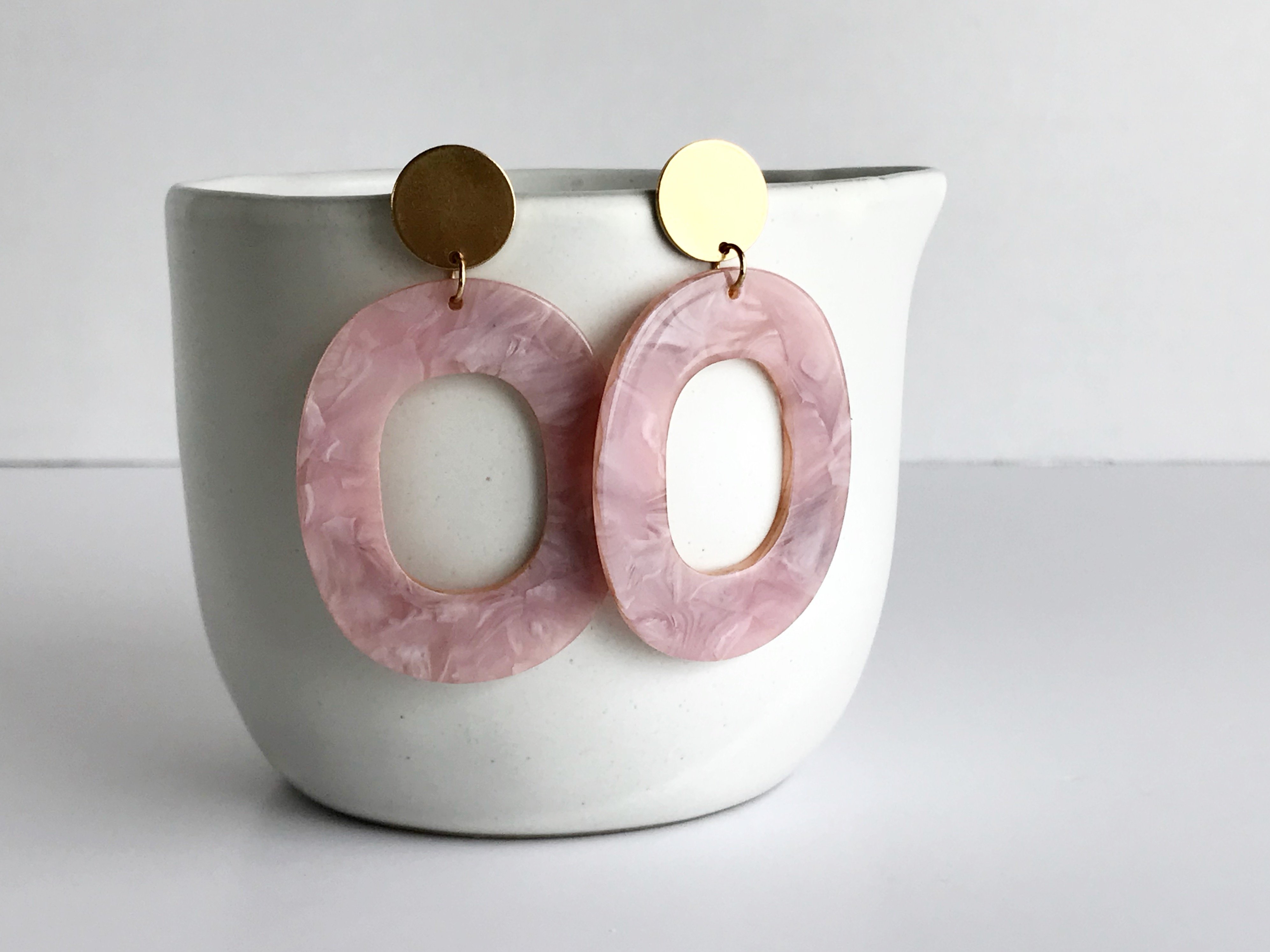 Coco earrings featuring large marbelized dusty rose acetate hoops and brass discs, lightweight and stylish.