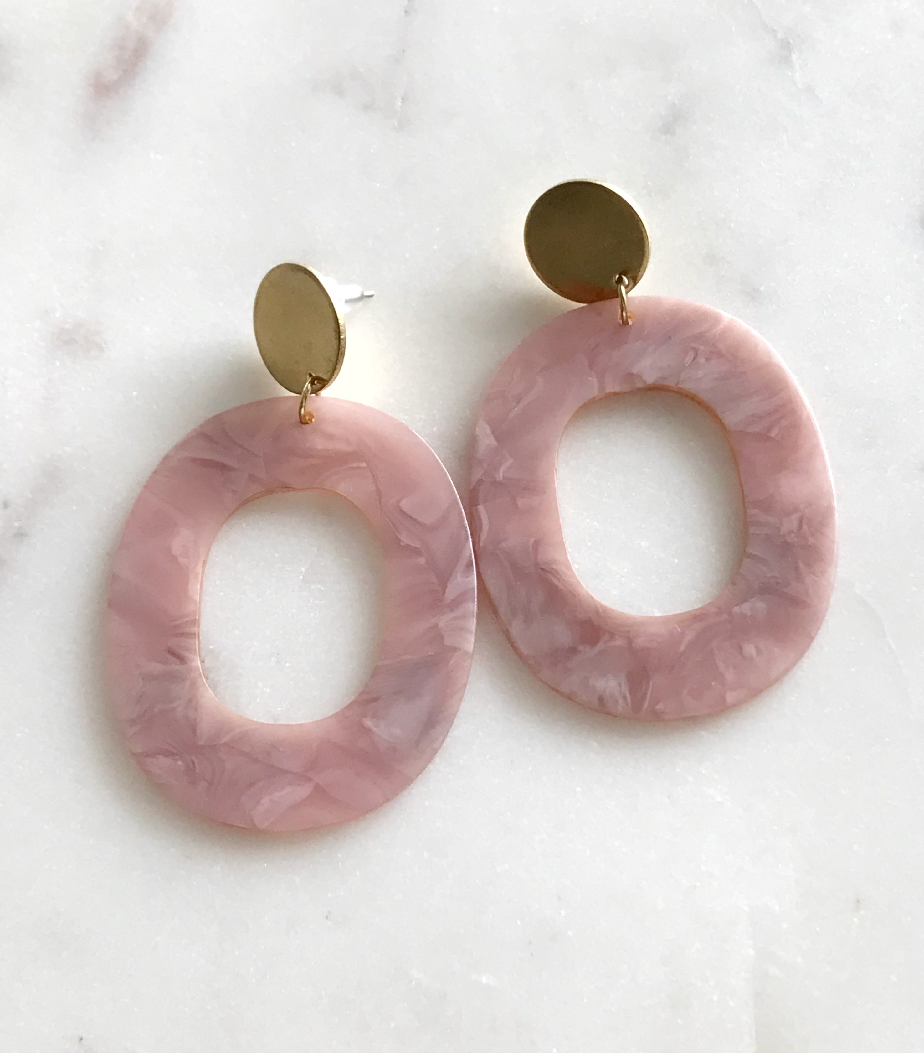 Coco earrings featuring large marbelized dusty rose acetate hoops and brass discs, lightweight and stylish.