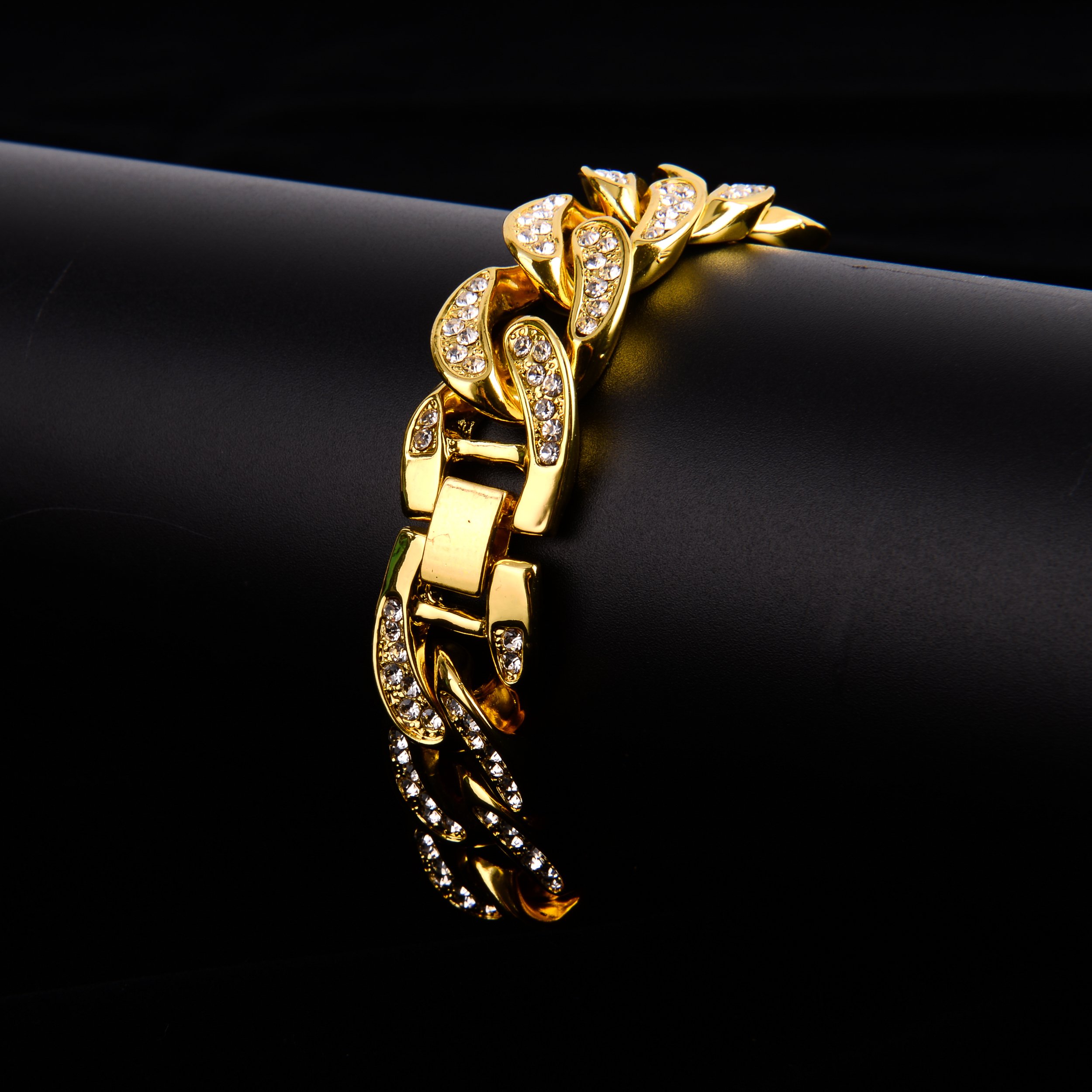 CREW BM 18 MM Cuban Bracelet featuring solid brass construction and rhinestone crystals, showcasing a luxurious iced-out design.