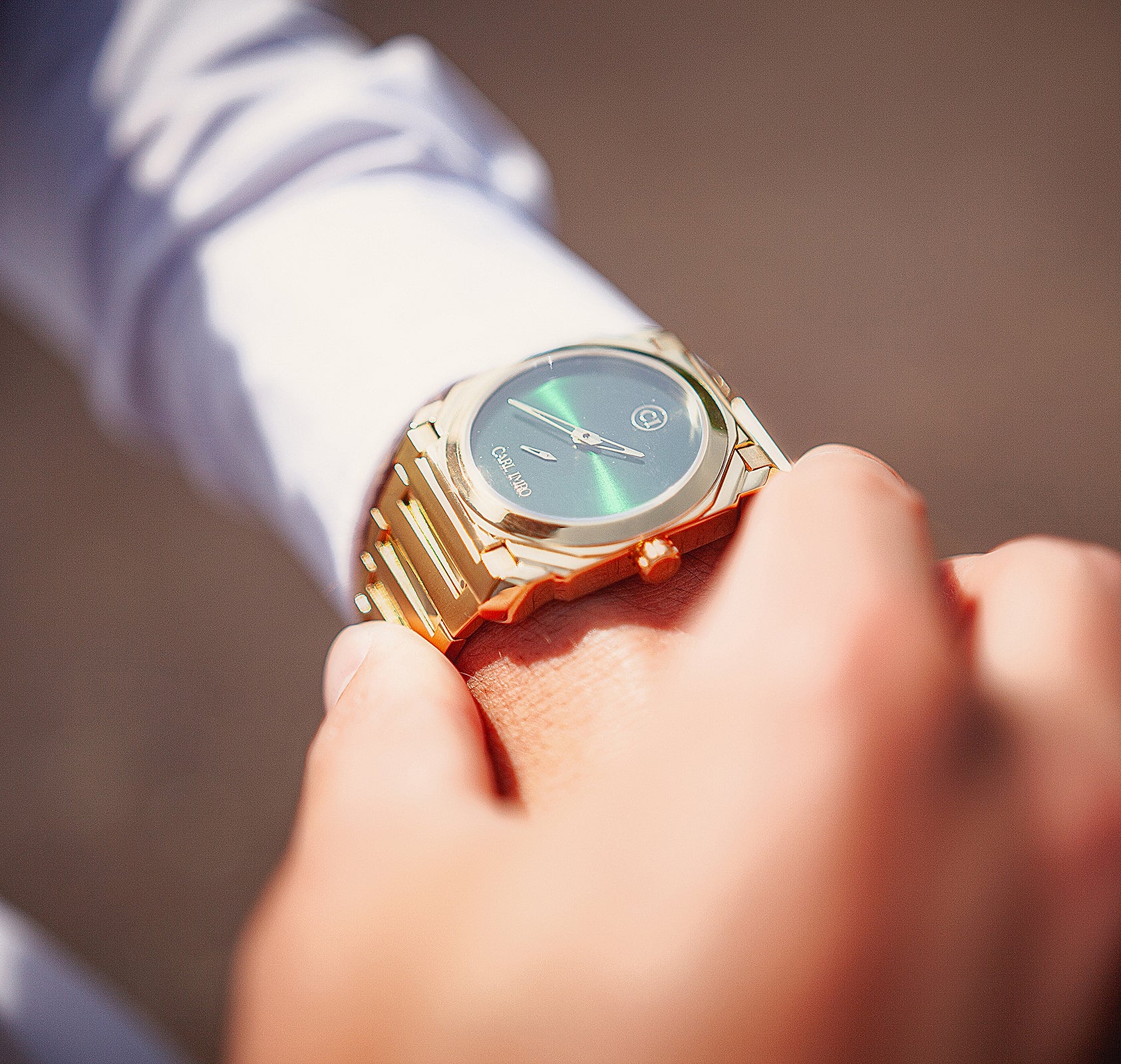 CRLi Brazo Liso OR Men's Watch featuring an alloy case with IP gold/silver plating, sapphire glass, and a black/green sunray dial.