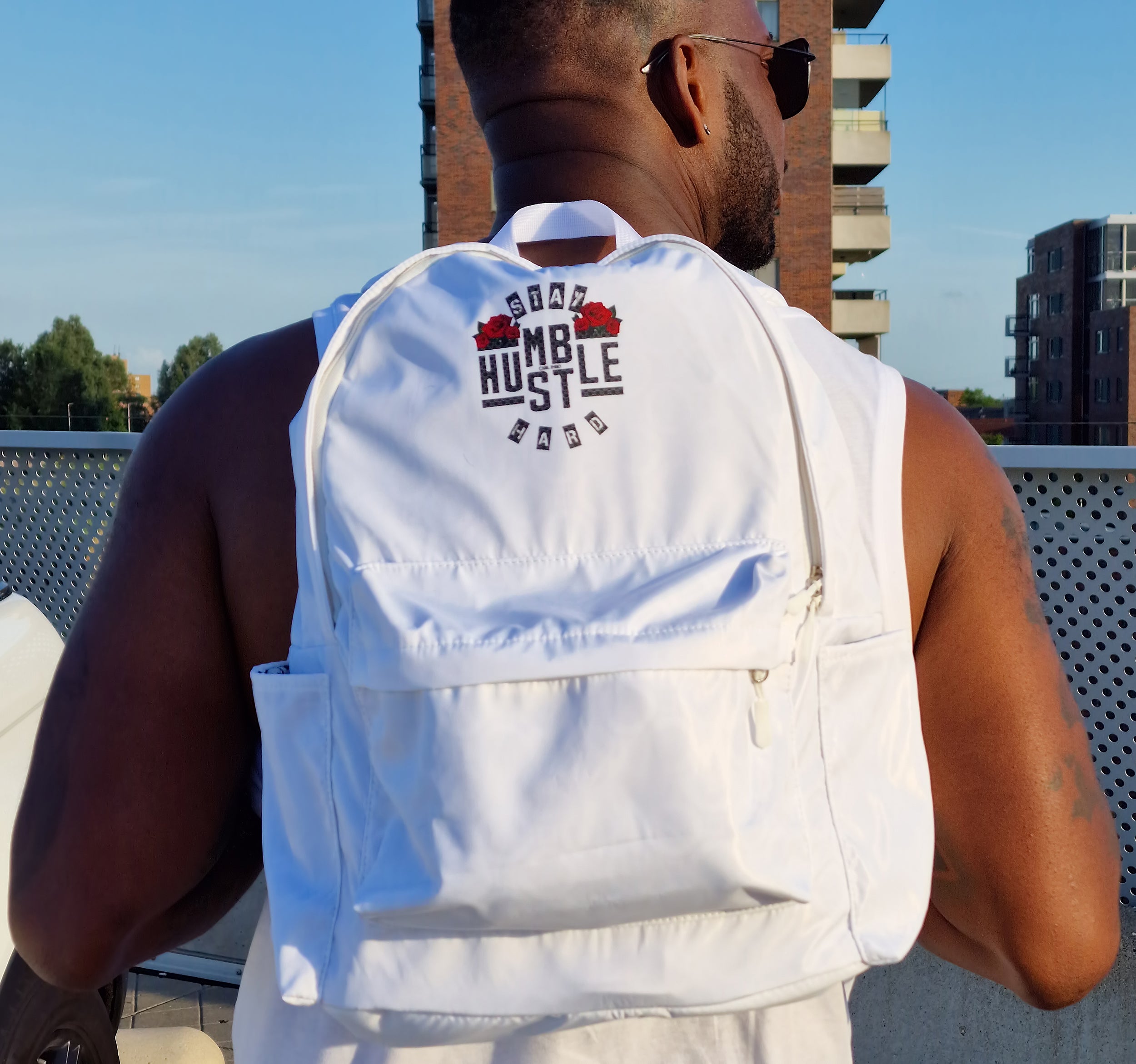 CRLi Mochilla Hustle softback backpack in white, featuring zipper closure and soft nylon straps, designed for unisex use.