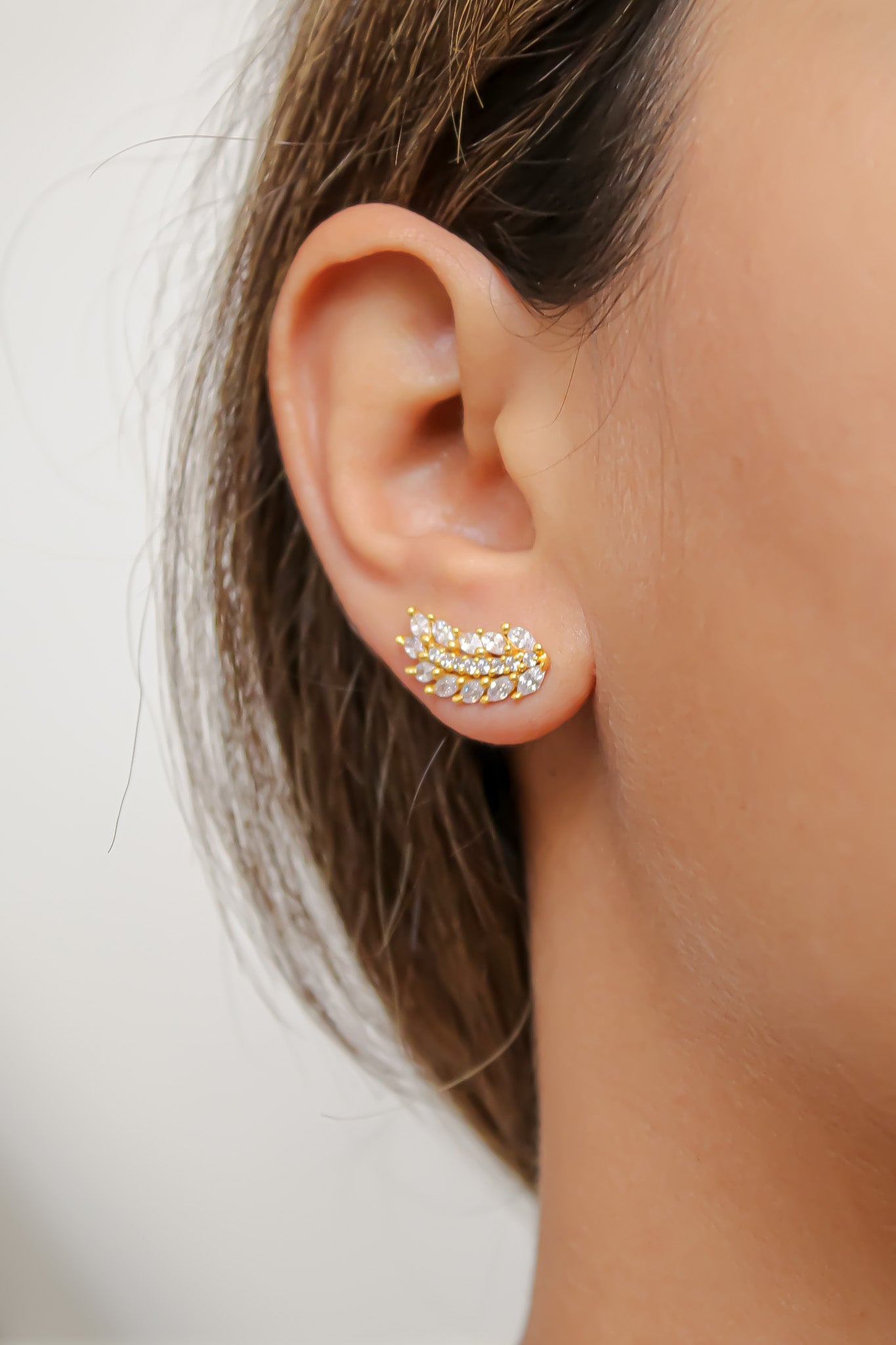 Elegant Cruise Wings Earrings featuring 18K gold plating and 19 sparkling zirconia stones, designed for sensitive ears.