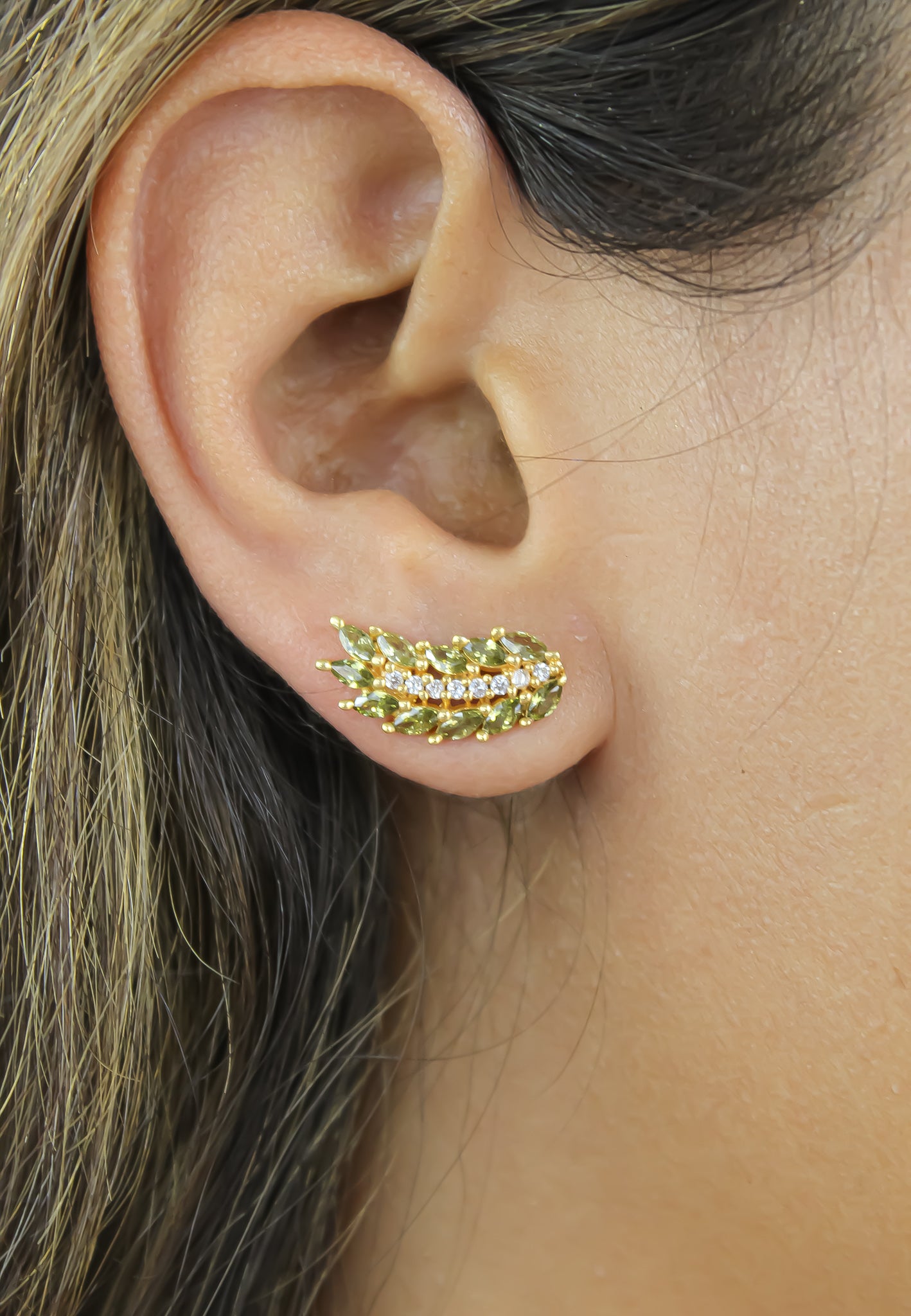 Elegant Cruise Wings Earrings featuring 18K gold plating and 19 sparkling zirconia stones, designed for sensitive ears.