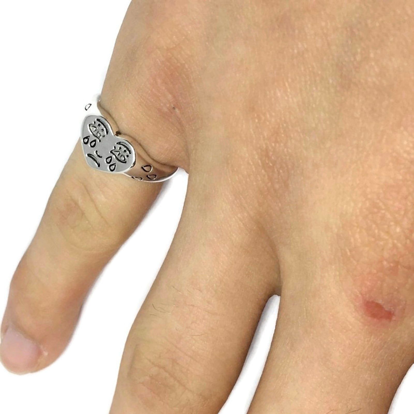 Crying Love Heart Band Ring made of sterling silver plated steel alloy, showcasing a heart design, perfect for unisex wear.