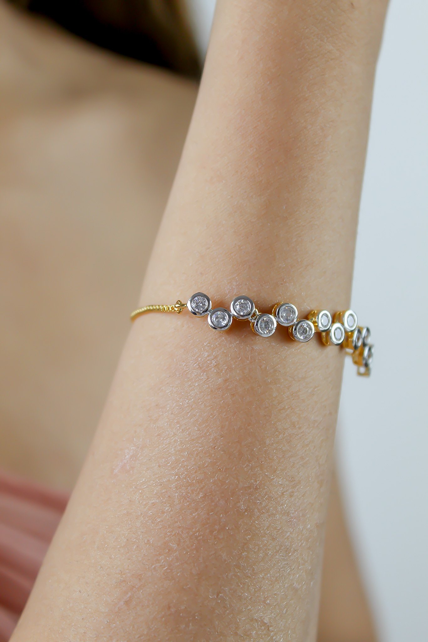 Elegant Crystal Dots Bracelet featuring 18k gold plating and sparkling authentic zircons, adjustable for a perfect fit.