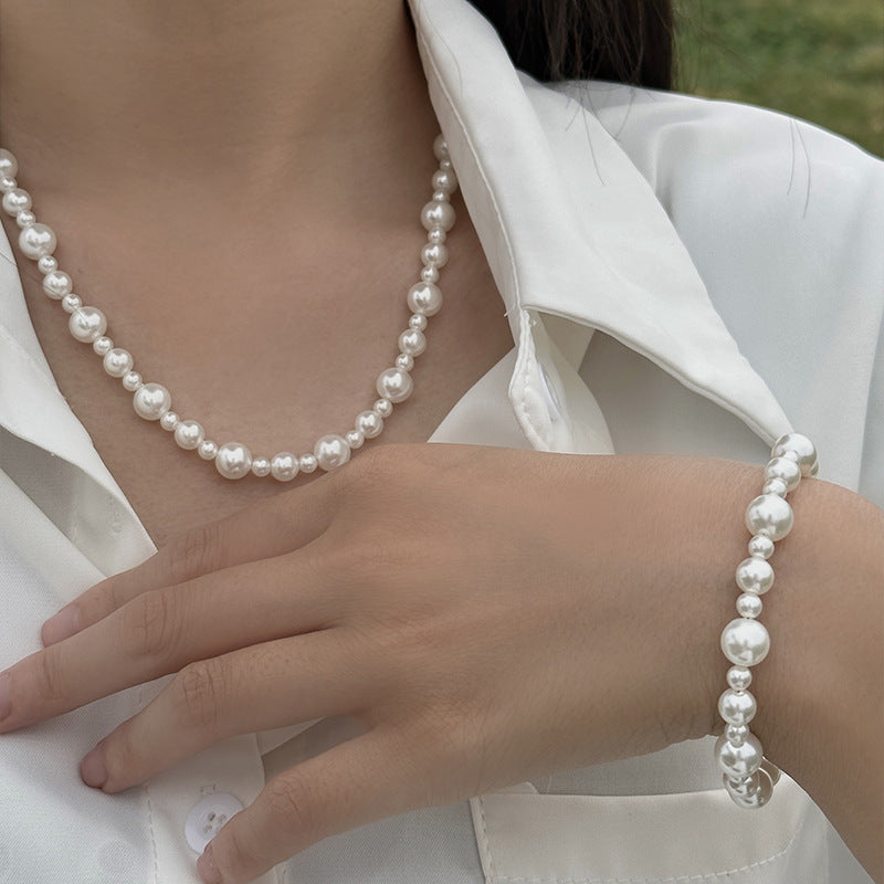 Elegant Crystal Pearl Hand-Knotted Necklace featuring oversized artificial pearls with French hand-knotting technique.