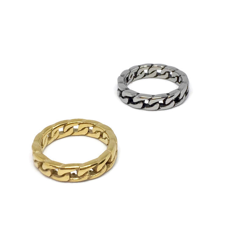 Curb Chain Steel Band Ring made of stainless steel, showcasing its sleek design and shiny finish.