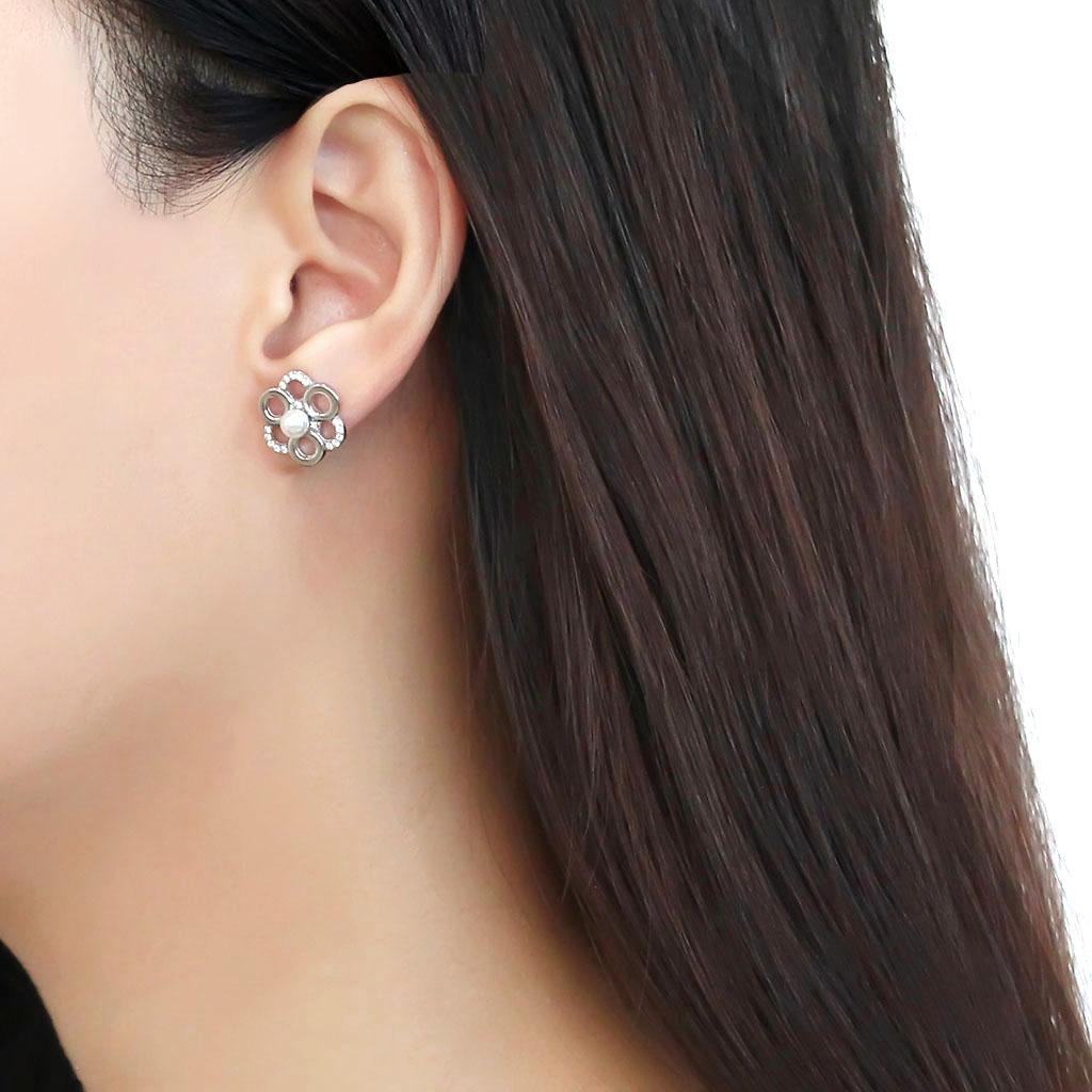 DA214 high polished stainless steel earrings featuring a synthetic white pearl, showcasing a sleek and elegant design.