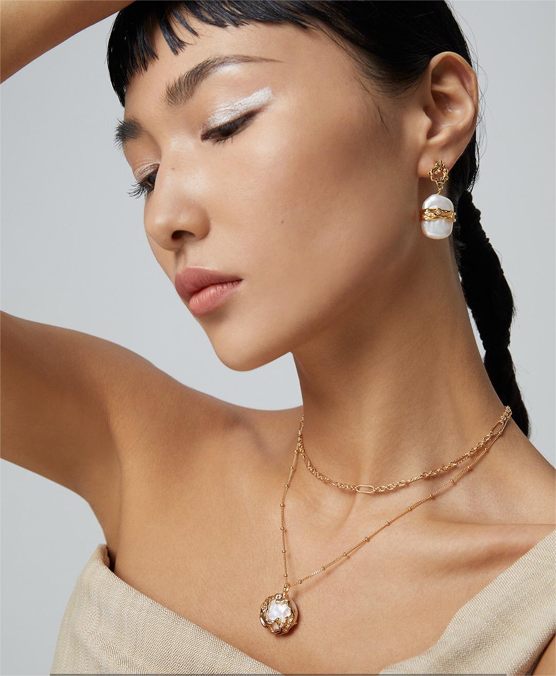 Dainty Big Round Pearl Pendant Necklace featuring a natural pearl and gold vermeil chain, elegantly displayed on a soft background.