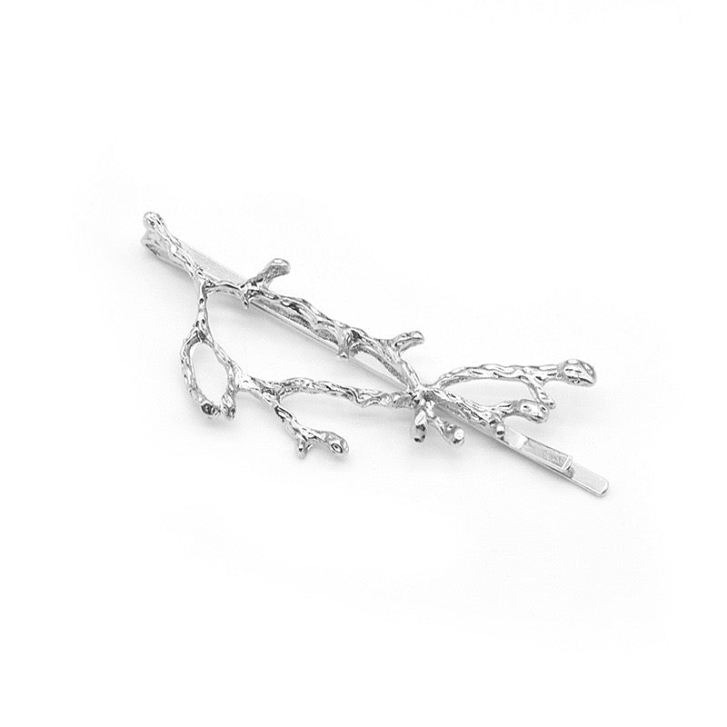 A stylish hair clip designed like deer horns and tree branches, made from durable alloy, measuring 6.3cm.